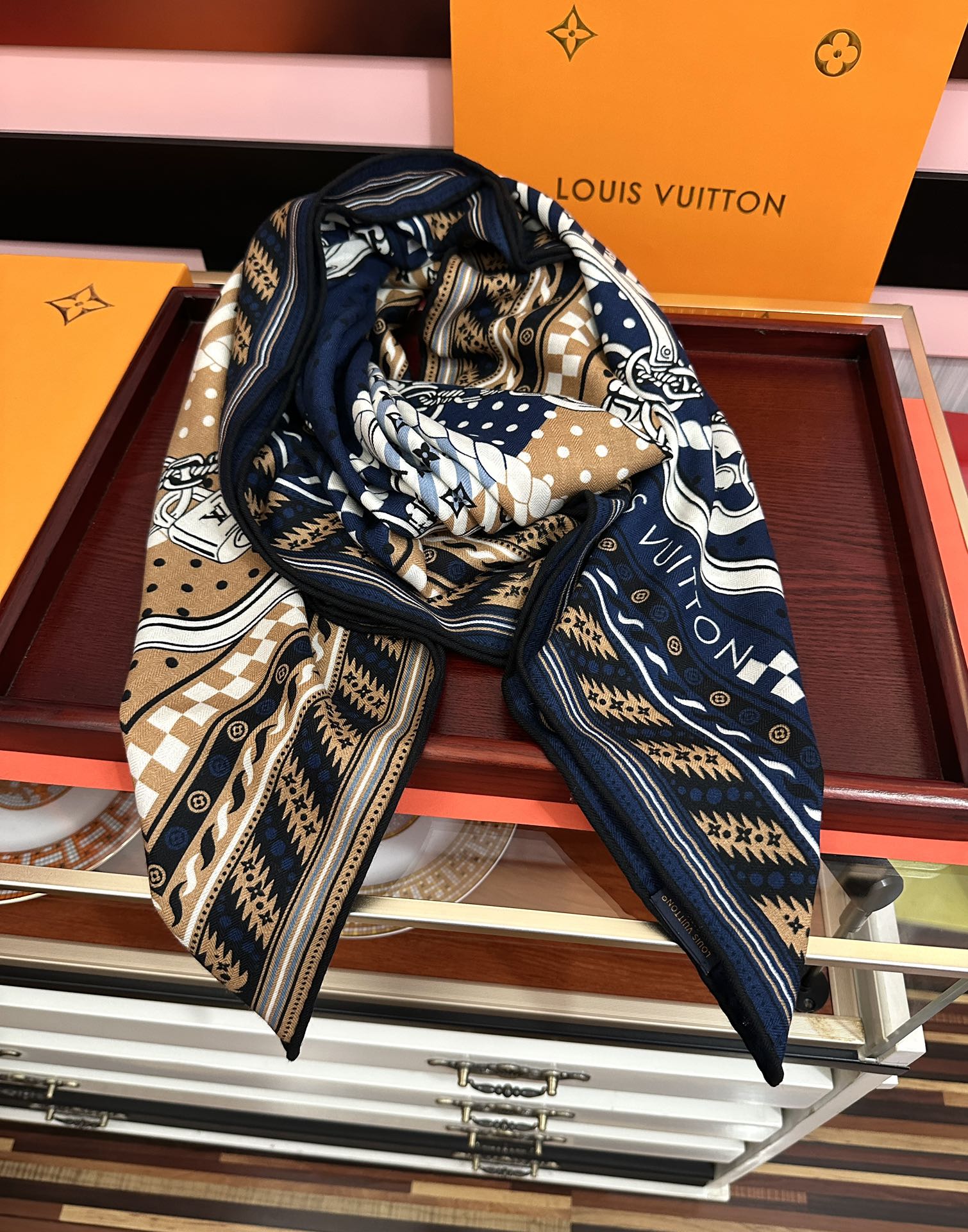 高品质 上新❤️LV 【双面同色】经典优雅[礼物]~气质到骨子里[色]新一季的面料超高级，真心超级柔软，