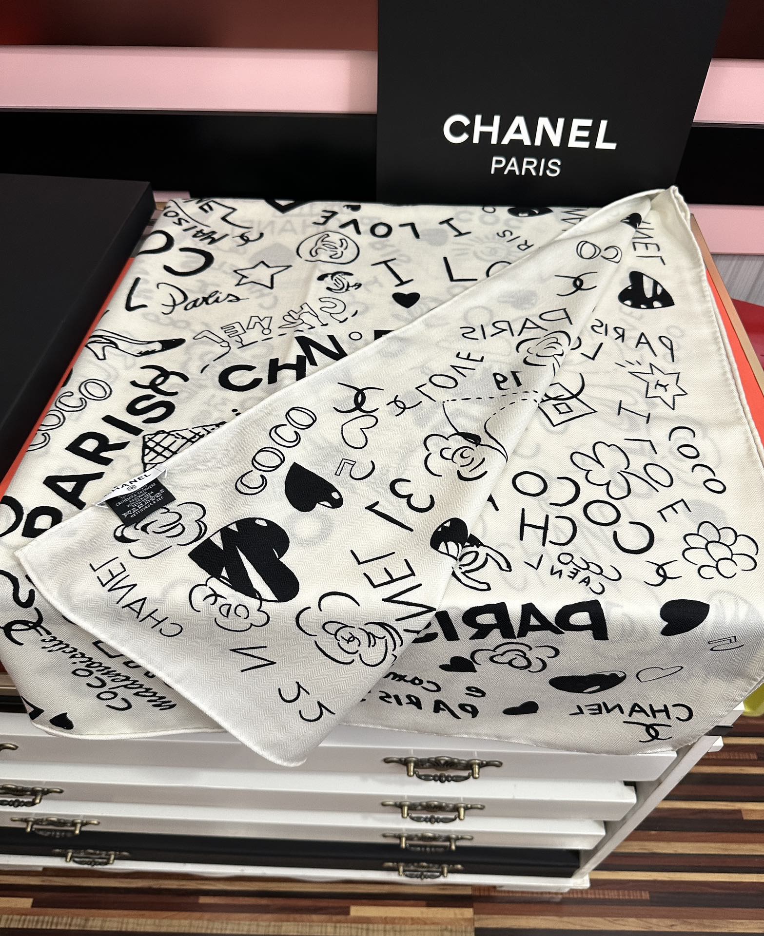 ❤️新款2025 香奈儿 ZG同步【涂鸦印花系列】 太美了 [發]经典茶花帽子🎩设计优雅风[礼物]~气质