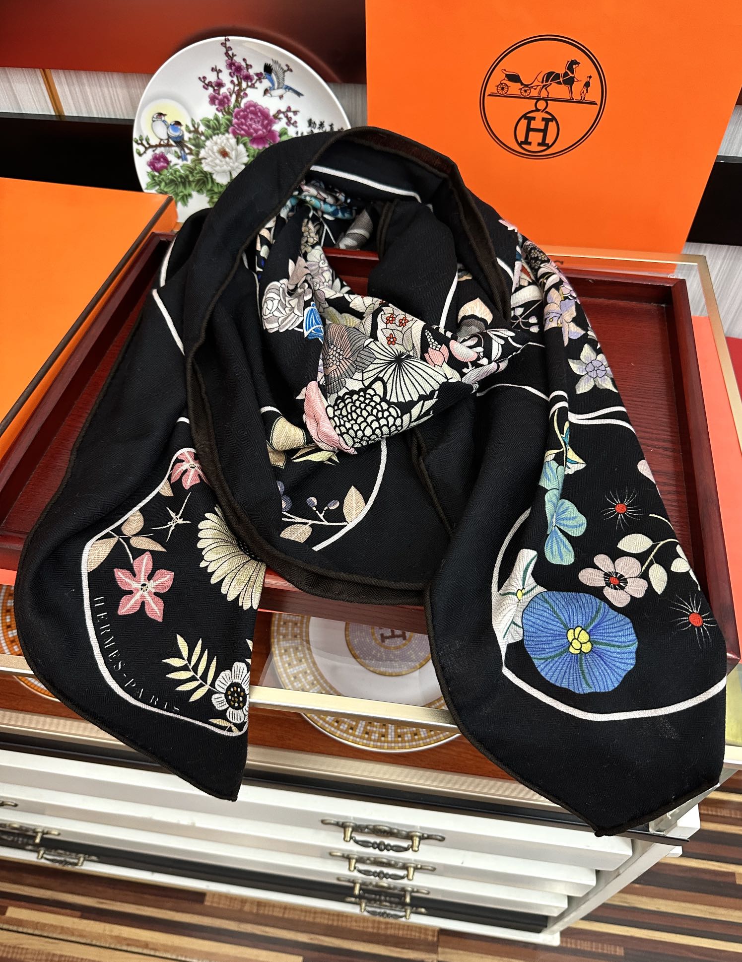 上新❤️爱马仕2025 经典优雅[礼物]~气质到骨子里[色]新一季的面料超高级，真心超级柔软，丝丝顺滑[