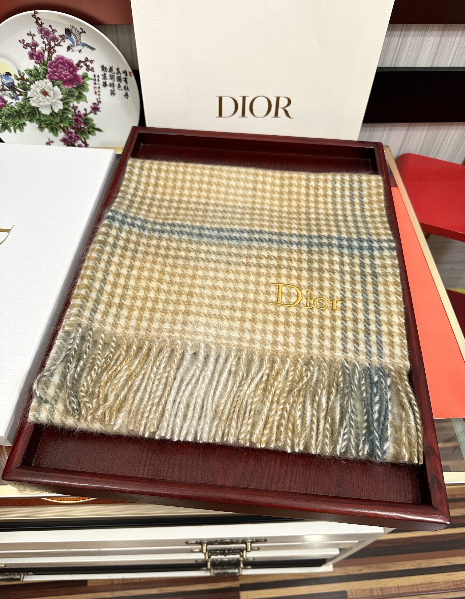 。85%山羊绒 2025迪家 [爱心]采用内蒙古顶级山羊绒，最新款男女通用情侣款👫重磅推荐💥 经典的格子