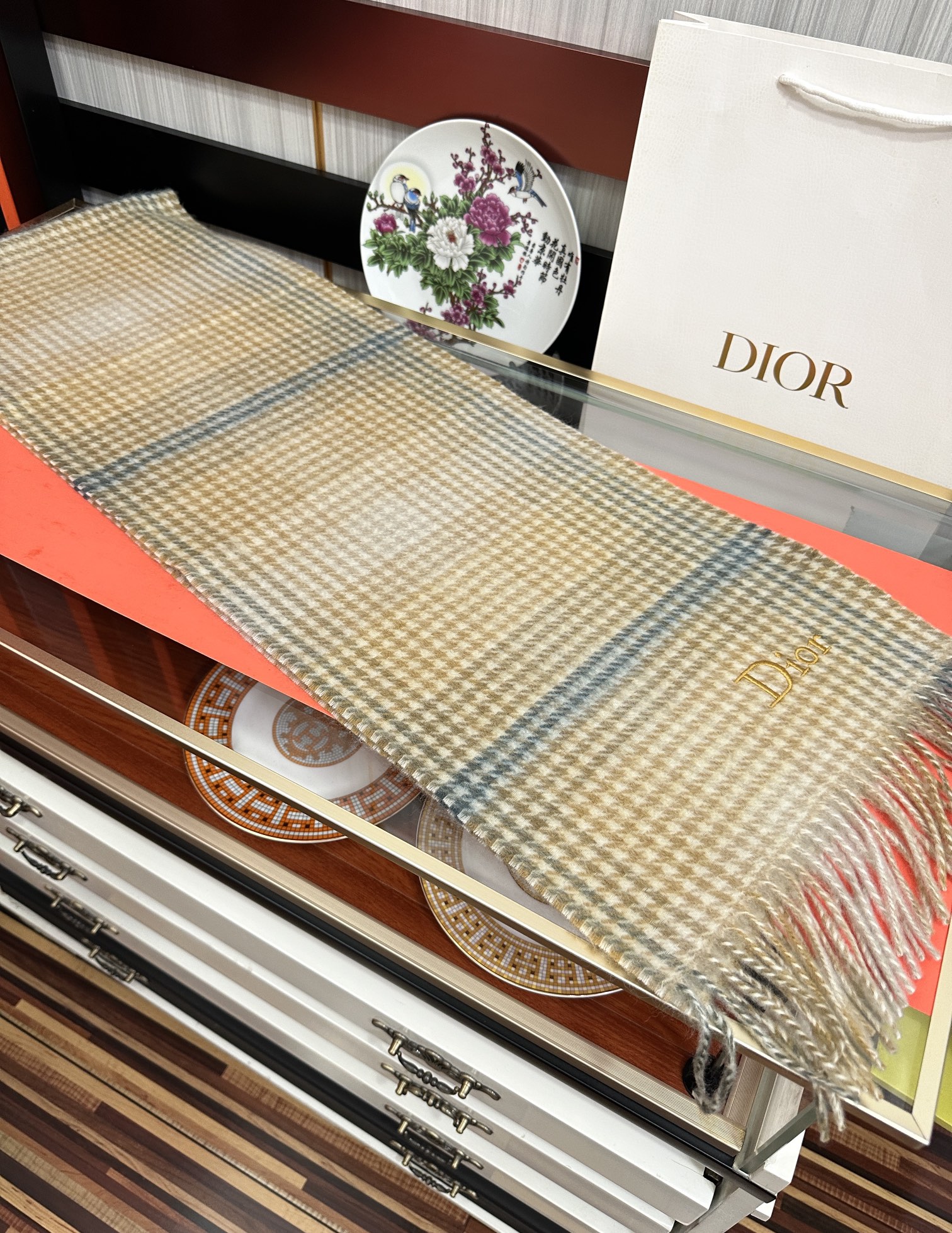 。85%山羊绒 2025迪家 [爱心]采用内蒙古顶级山羊绒，最新款男女通用情侣款👫重磅推荐💥 经典的格子