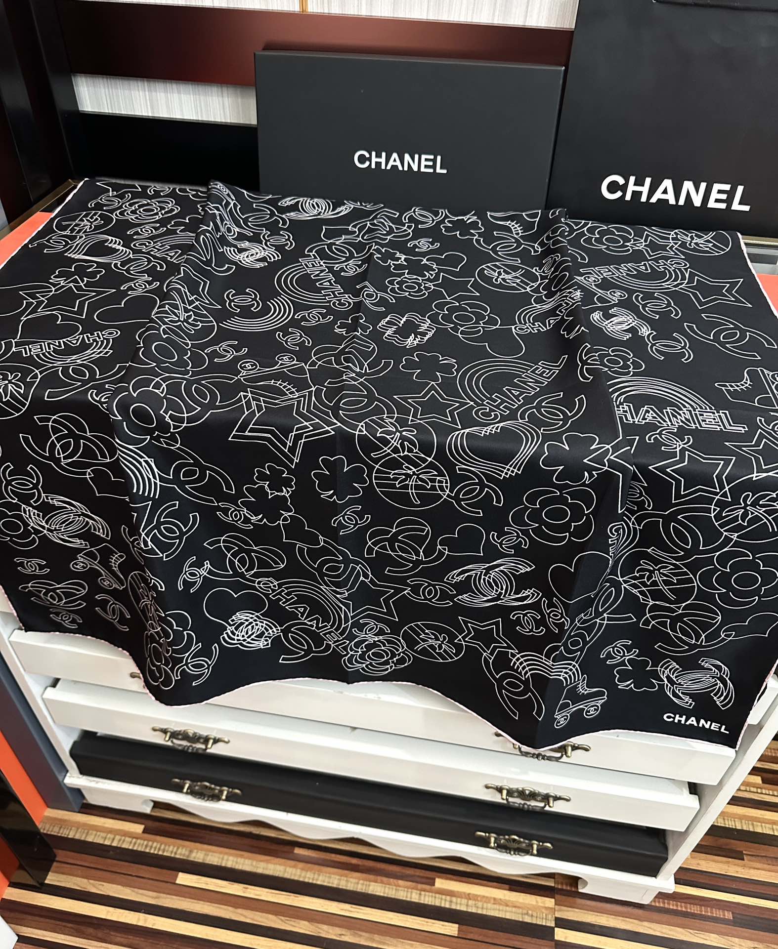 。香奈儿 专柜同步【双面同色】重磅推荐[色]真的超级爱的款式❤️Love,真情永在[得意]一条印有cha