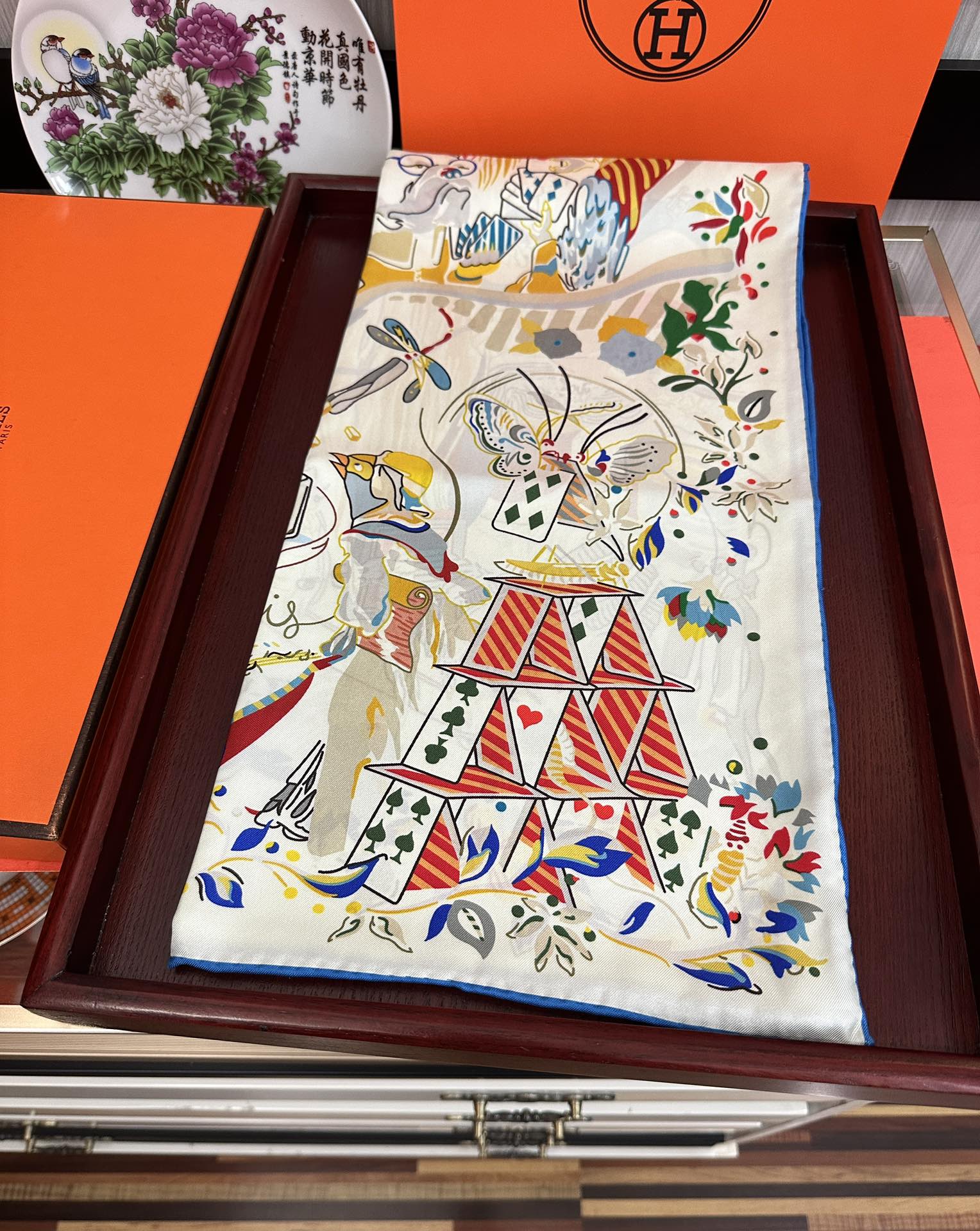 。高版本 爱马仕 官网同步【埃米尔奇幻之夜 】设计师：Virginie 夜幕降临在圣奥诺雷街（rue d