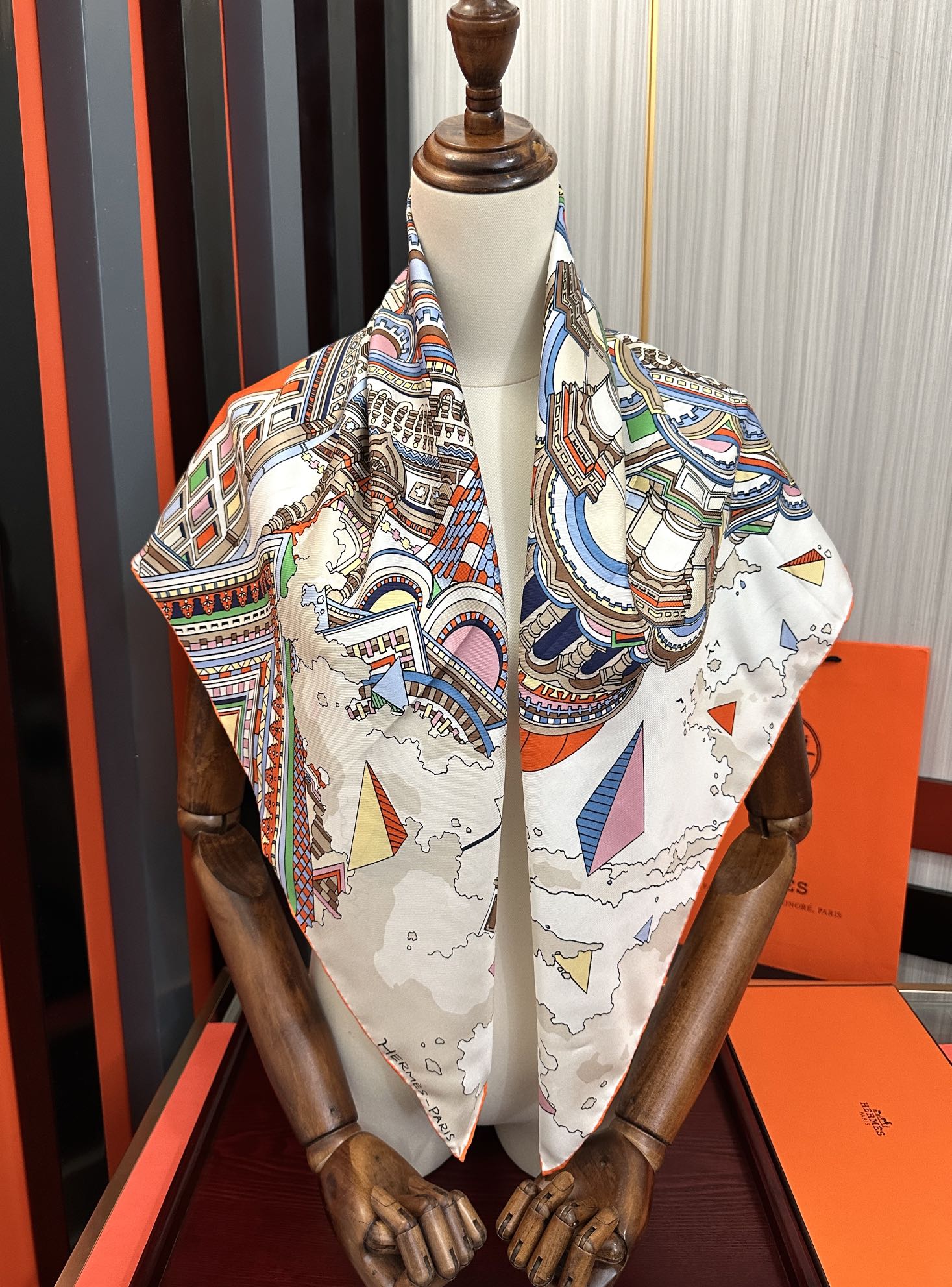 。高品质 爱马仕 2025新款太美了【骏马奔腾】精致手工卷边，买到都说好👍下手一定要快高端 大爱❤️女人