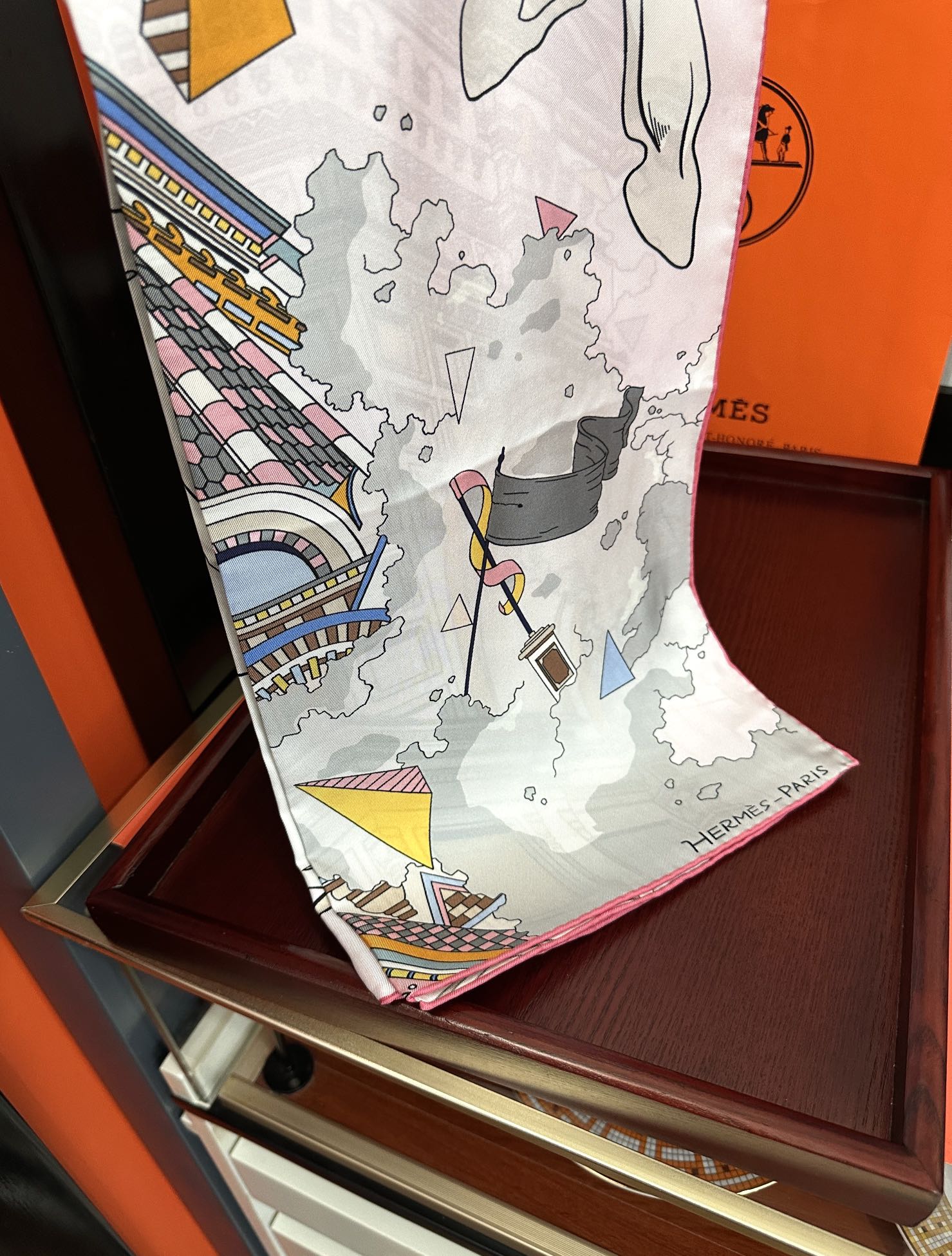 。高品质 爱马仕 2025新款太美了【骏马奔腾】精致手工卷边，买到都说好👍下手一定要快高端 大爱❤️女人