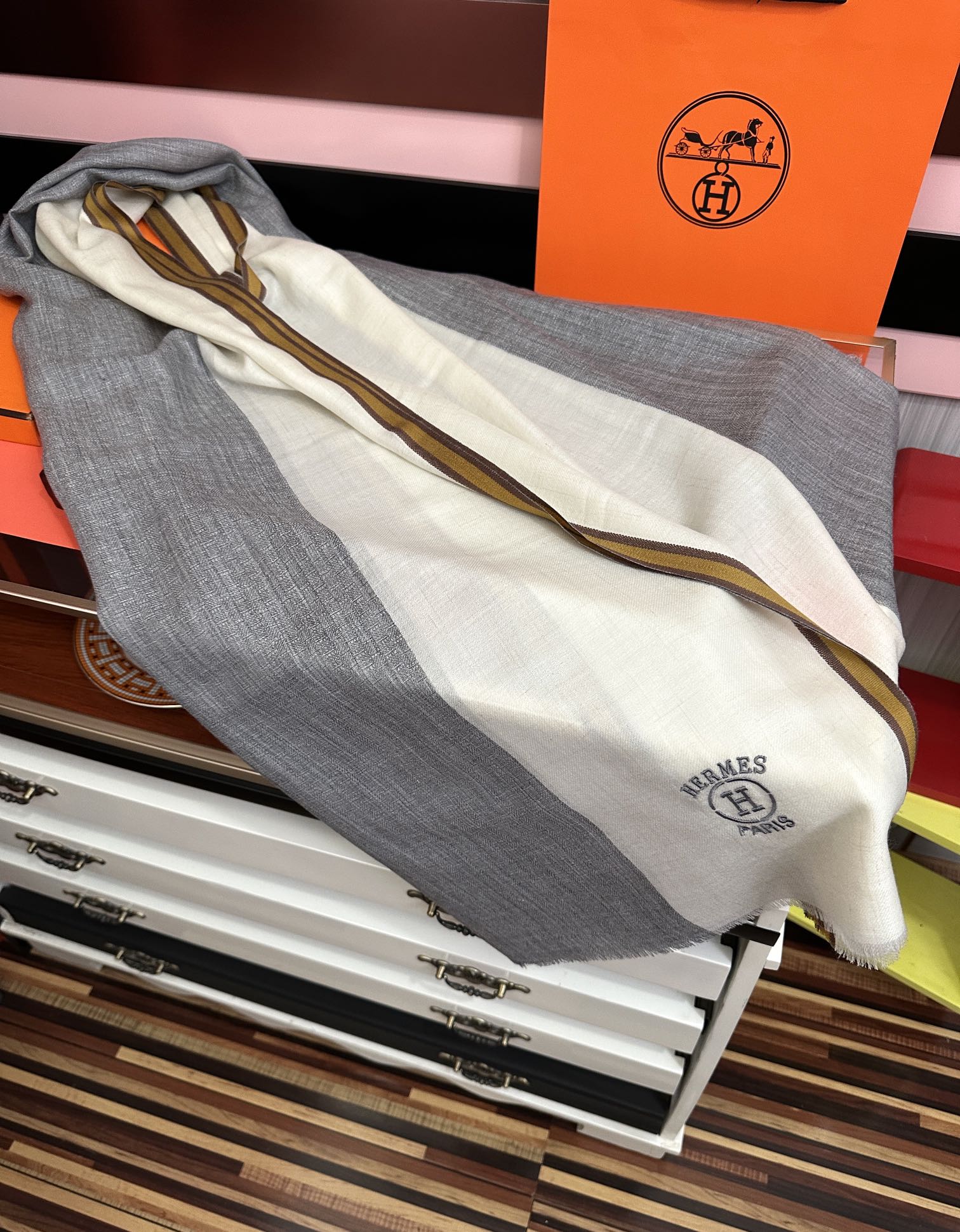 新款。2010爱马士🧣太美了[庆祝]万众瞩目经典版到货🎆最优质的年轻设计师推出的最新概念👓搭配调色纱染再