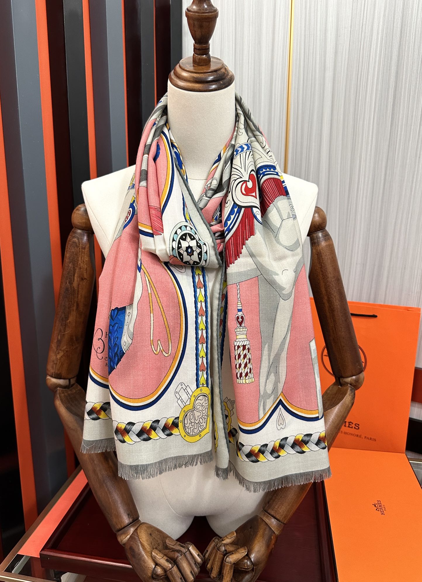 上新 2025 爱马仕。【双面同色骏马奔腾】太美了[吃瓜]下手一定要快[嘴唇]四季都可以用[勾引]真心美