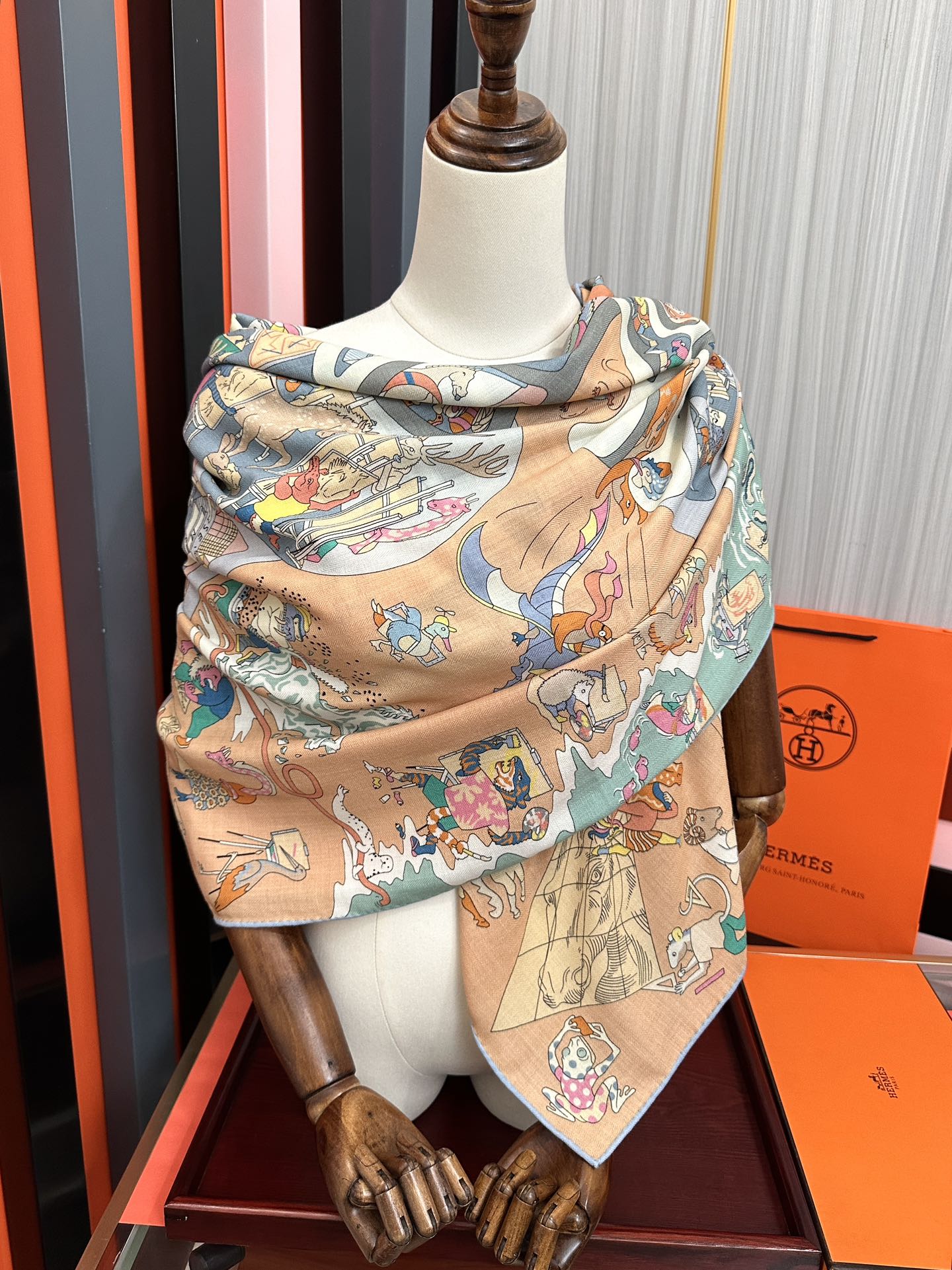 上新 。爱马仕 【马术学院】[嘴唇]今年最新款 140双面同色丝毛披肩这款爱马仕的经典单品展现强大而迷人