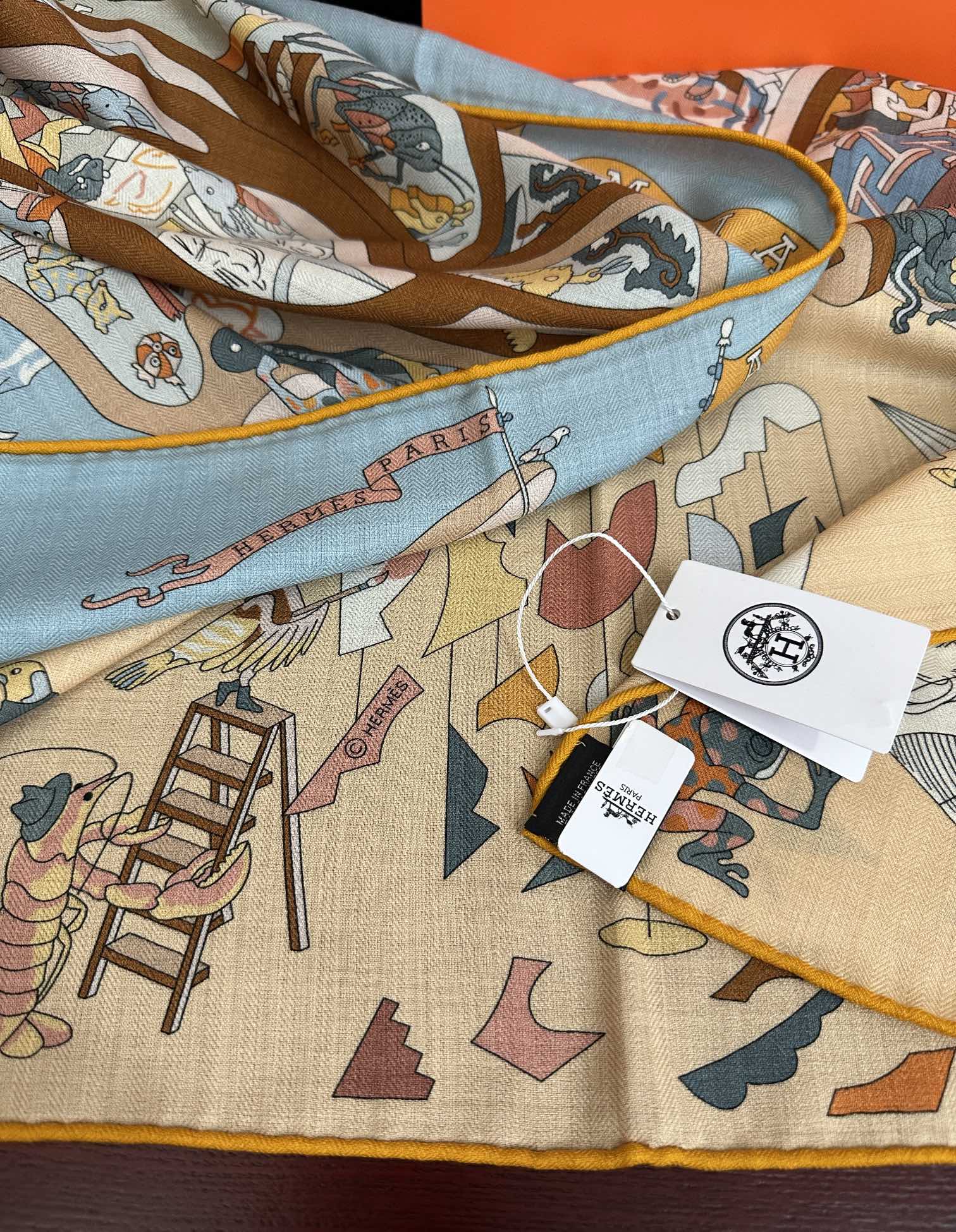 上新 。爱马仕 【马术学院】[嘴唇]今年最新款 140双面同色丝毛披肩这款爱马仕的经典单品展现强大而迷人