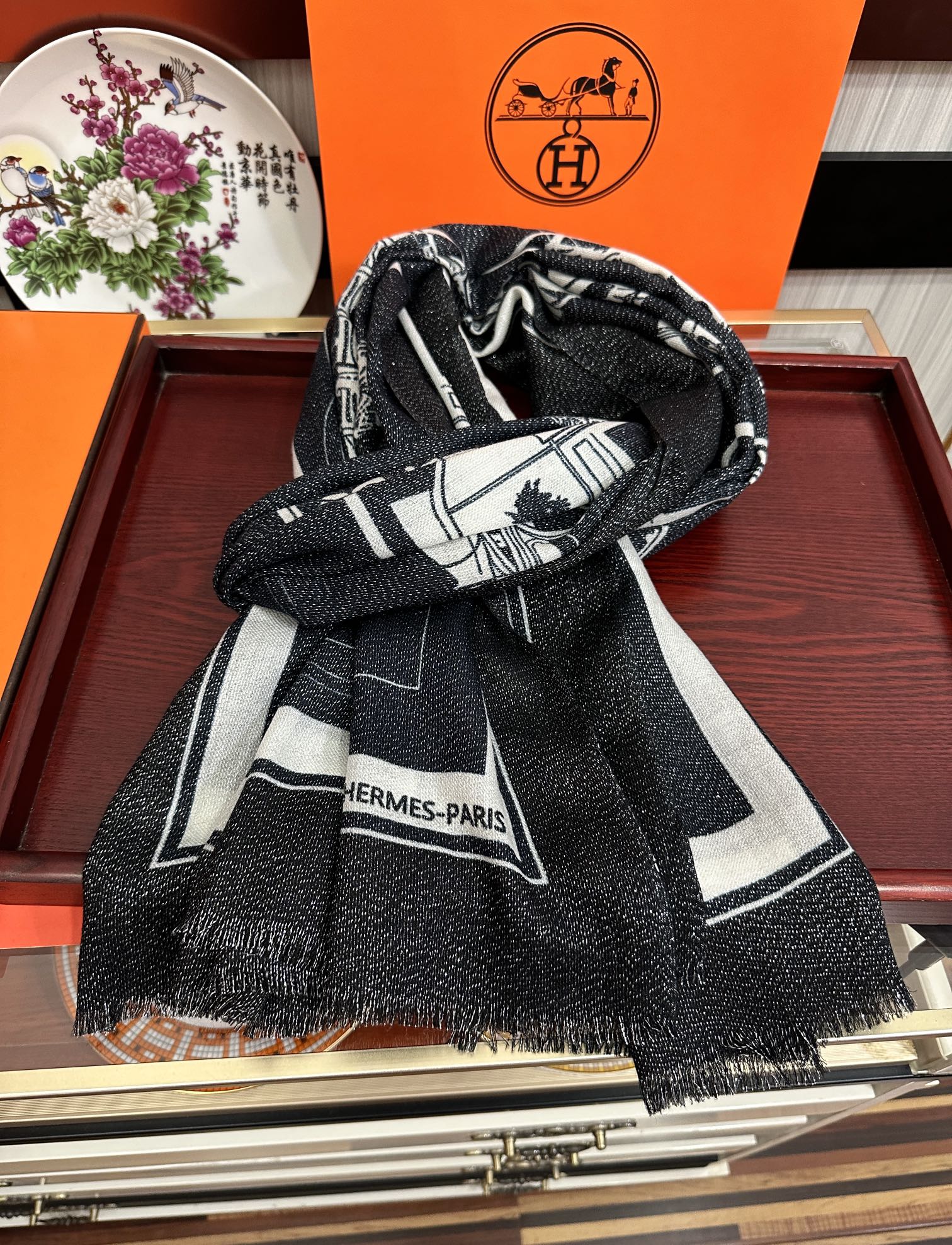 上新。 2010爱马士银丝最新款[吃瓜]女人们必备款[礼物]闪闪发光[咖啡]顶级设计太美了，真心赞👍【羊