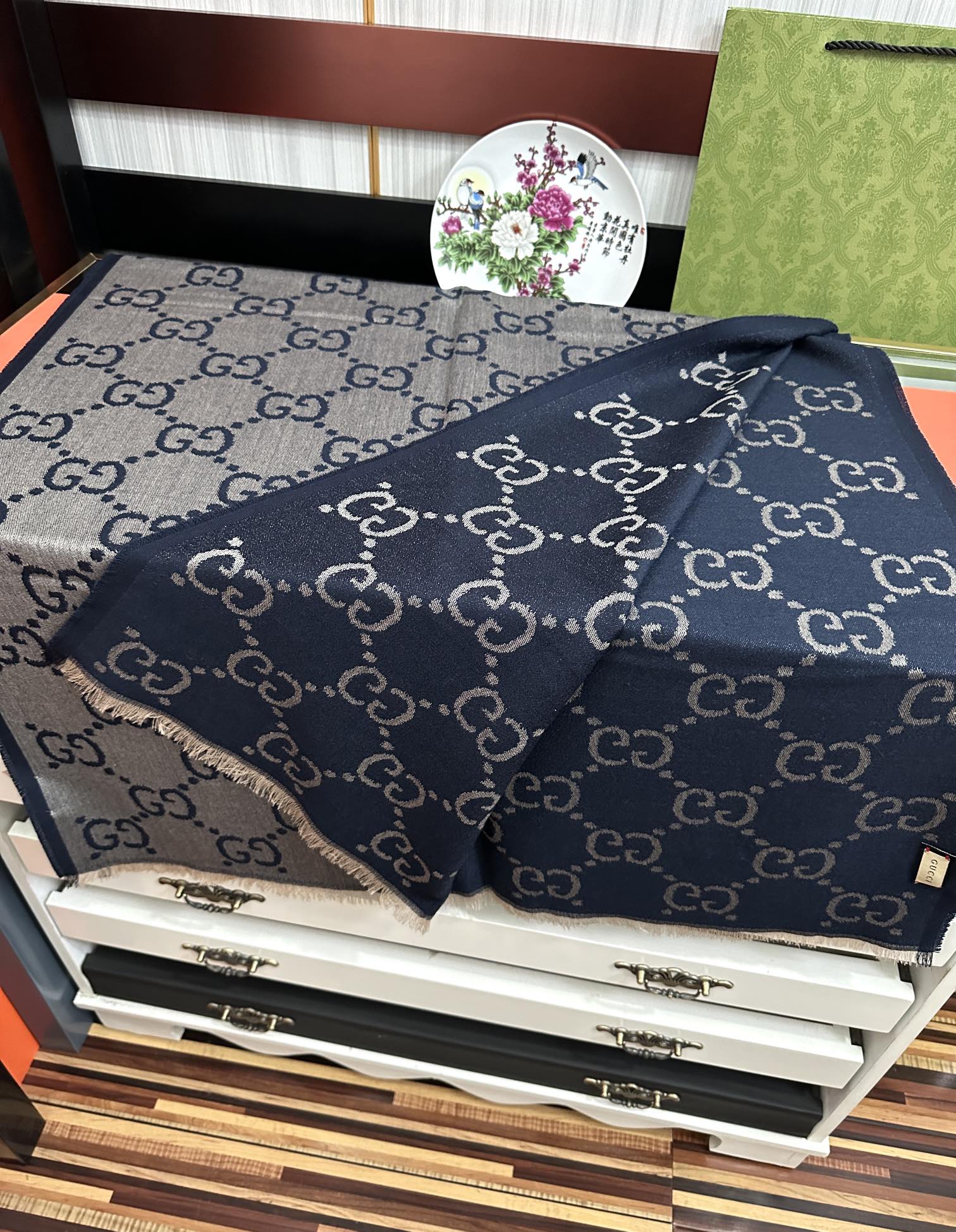 💖高品质 古奇【GG格子双面长巾】[爱心]中性款男女都可以用，😄经典GG图案是在30年代开始使用的标志性