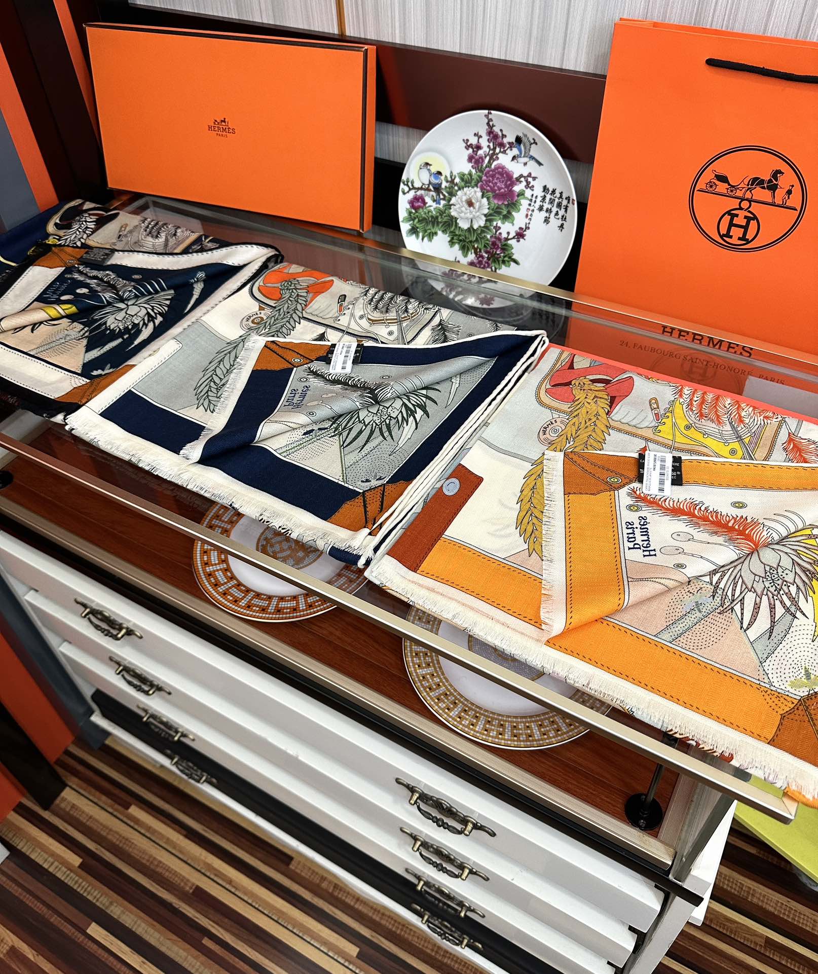 。2010 新款爱马仕。【双面同色】太美了[吃瓜]下手一定要快[嘴唇]四季都可以用[勾引]真心美的让人非