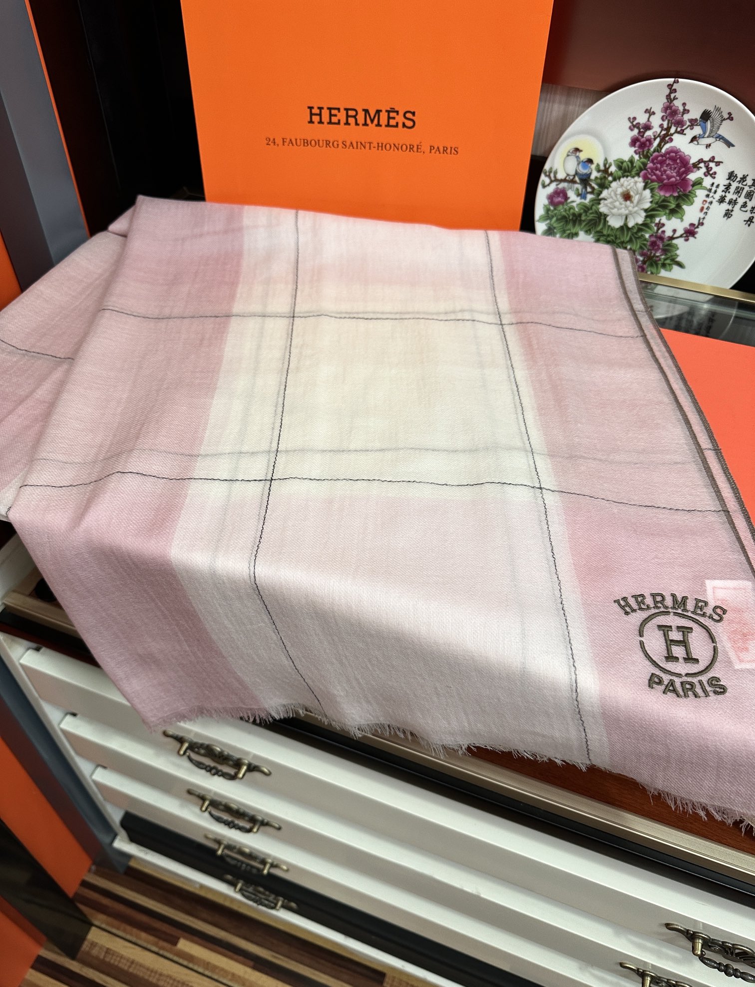 。爱马士🧣2025 太美了[庆祝]万众瞩目经典版到货🎆最优质的年轻设计师推出的最新概念👓搭配调色纱染再色