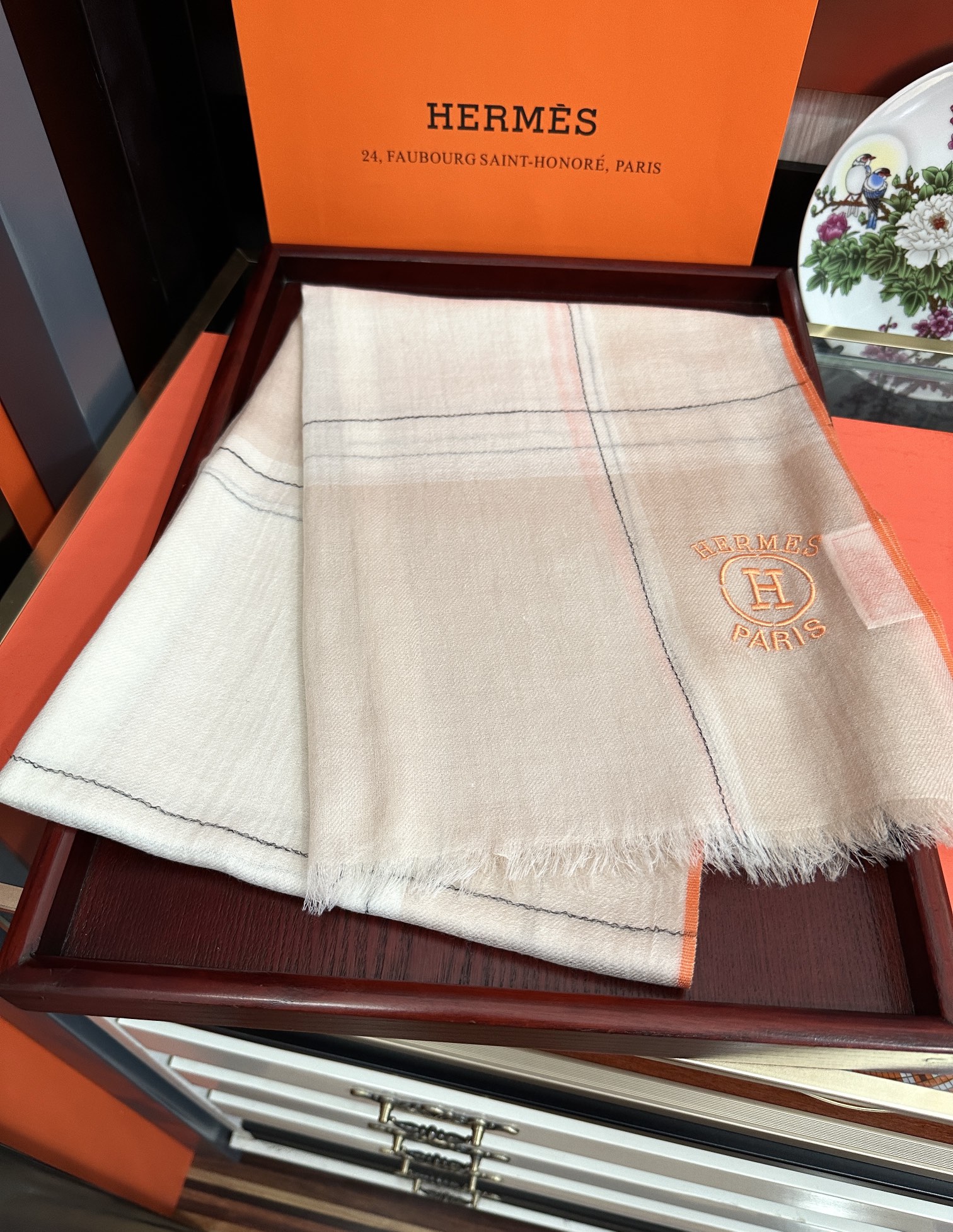 。爱马士🧣2025 太美了[庆祝]万众瞩目经典版到货🎆最优质的年轻设计师推出的最新概念👓搭配调色纱染再色