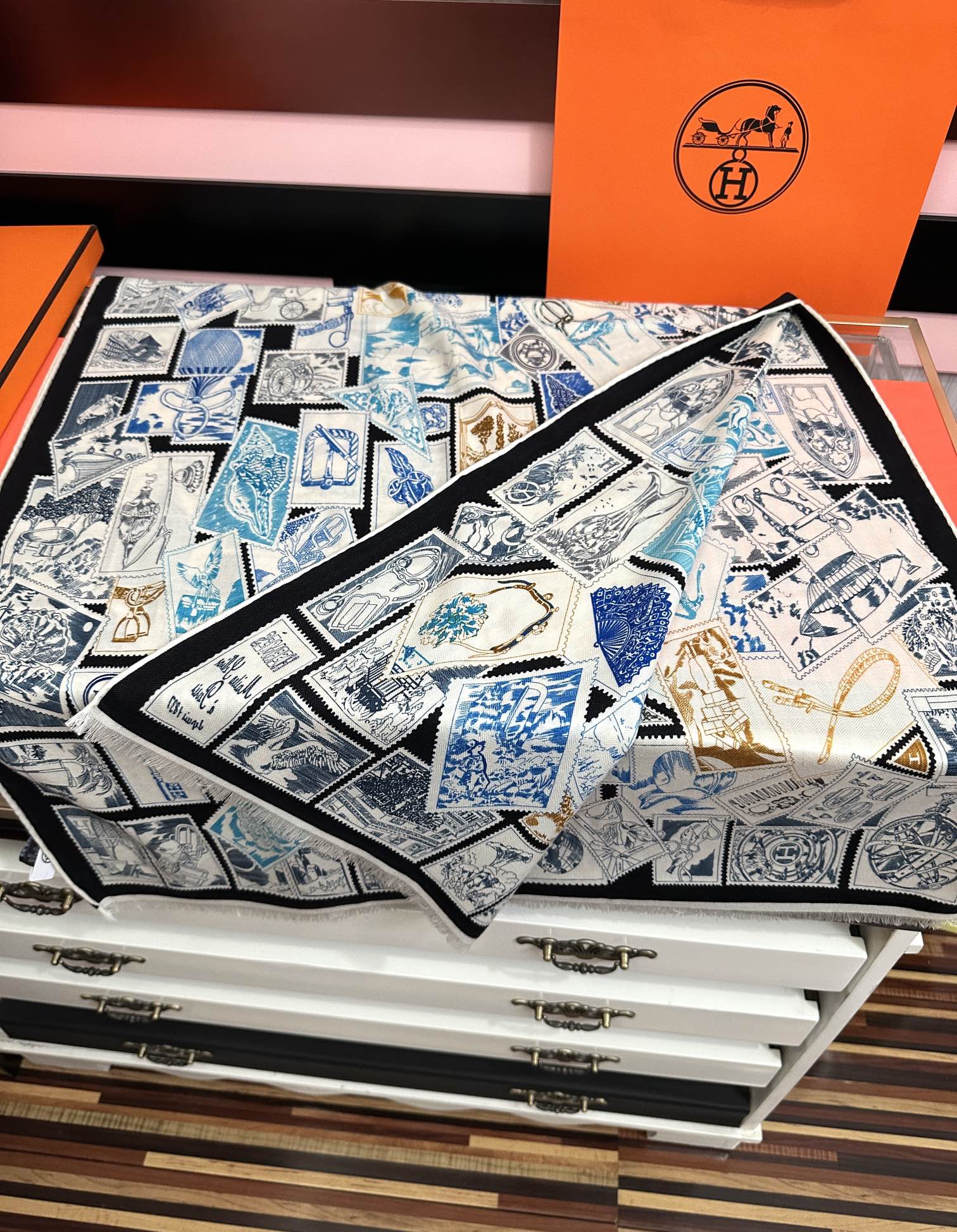 。2010 新款爱马仕。【双面同色 福宝邮集者】太美了[吃瓜]下手一定要快[嘴唇]四季都可以用[勾引]真