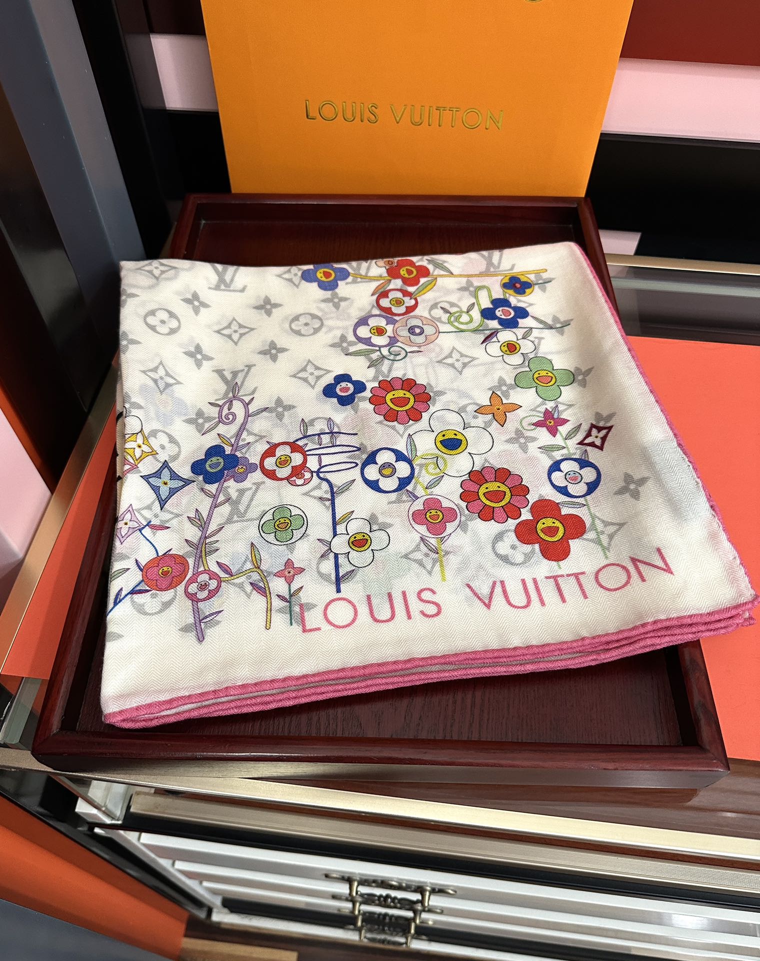 上新❤️LV 2025女士必备款ZG同步【双面同色】经典优雅[礼物]~气质到骨子里[色]新一季的面料超高