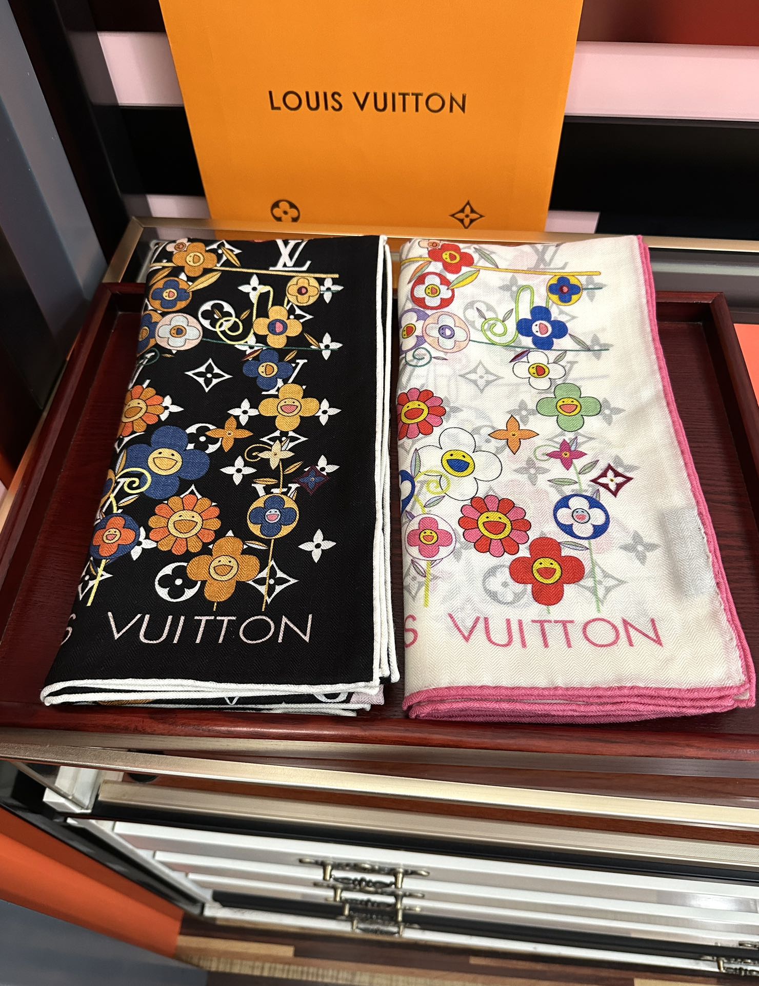 上新❤️LV 2025女士必备款ZG同步【双面同色】经典优雅[礼物]~气质到骨子里[色]新一季的面料超高