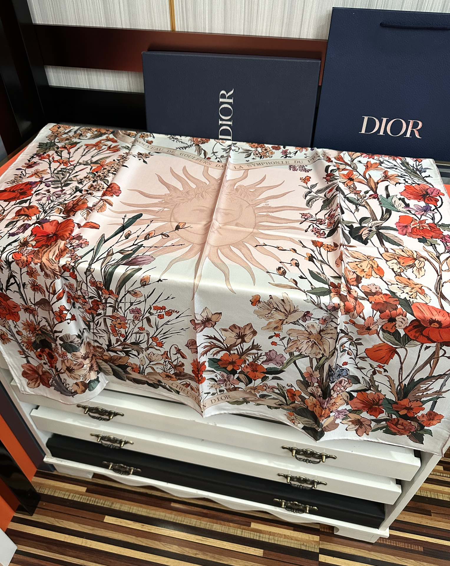。 迪奥2025春夏季新款，【太阳花神系列】太美了[玫瑰]买到都说好👍下手一定要快高端 大爱❤️女人尤物