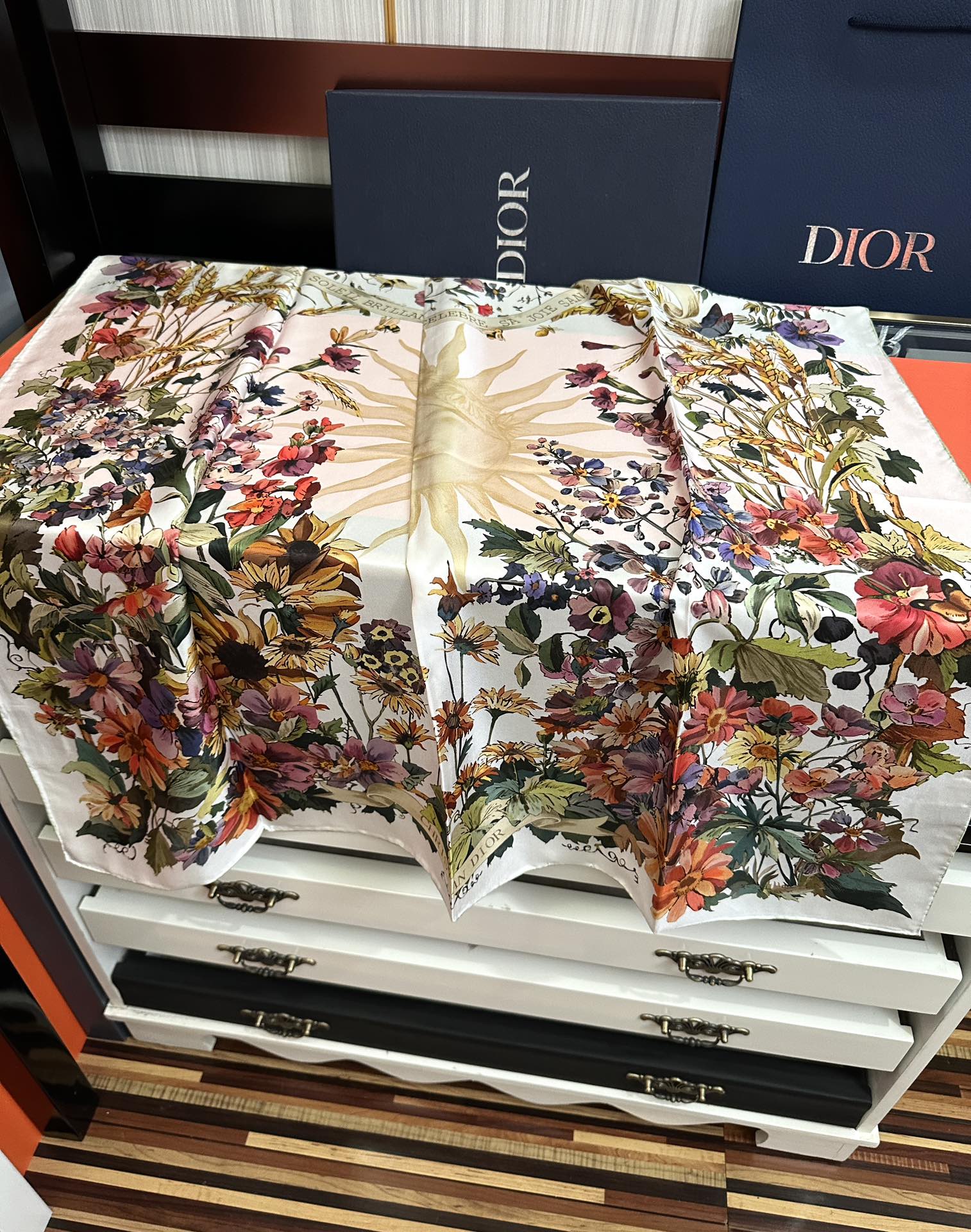 。 迪奥2025春夏季新款，【太阳花神系列】太美了[玫瑰]买到都说好👍下手一定要快高端 大爱❤️女人尤物