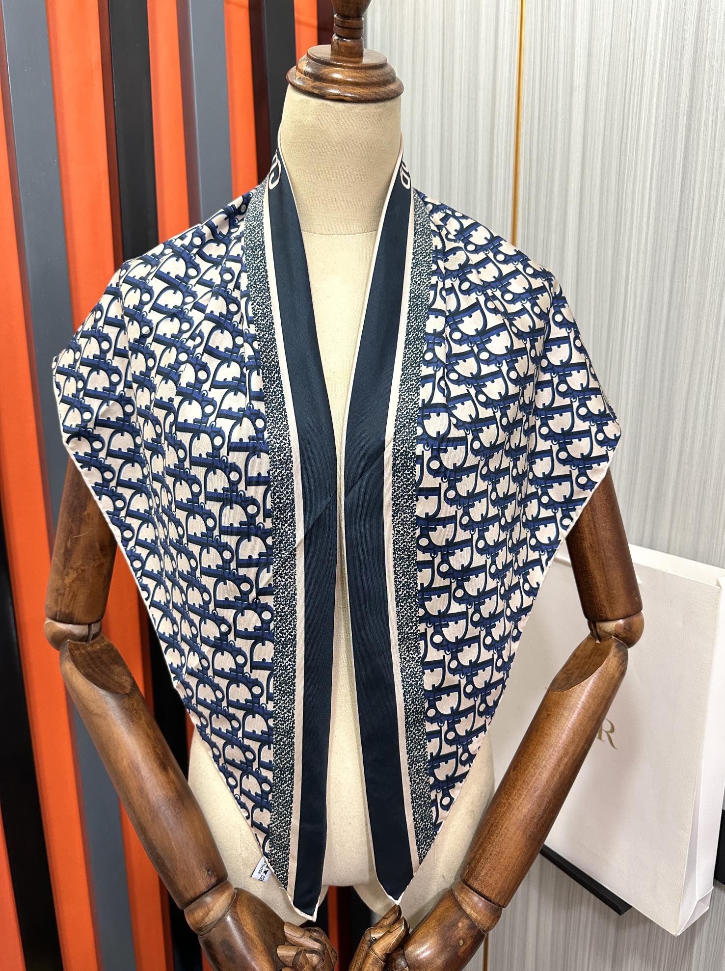 。 迪澳2025【D字印花字母】春夏季新款，太美了[玫瑰]买到都说好👍下手一定要快高端 大爱❤️女人尤物