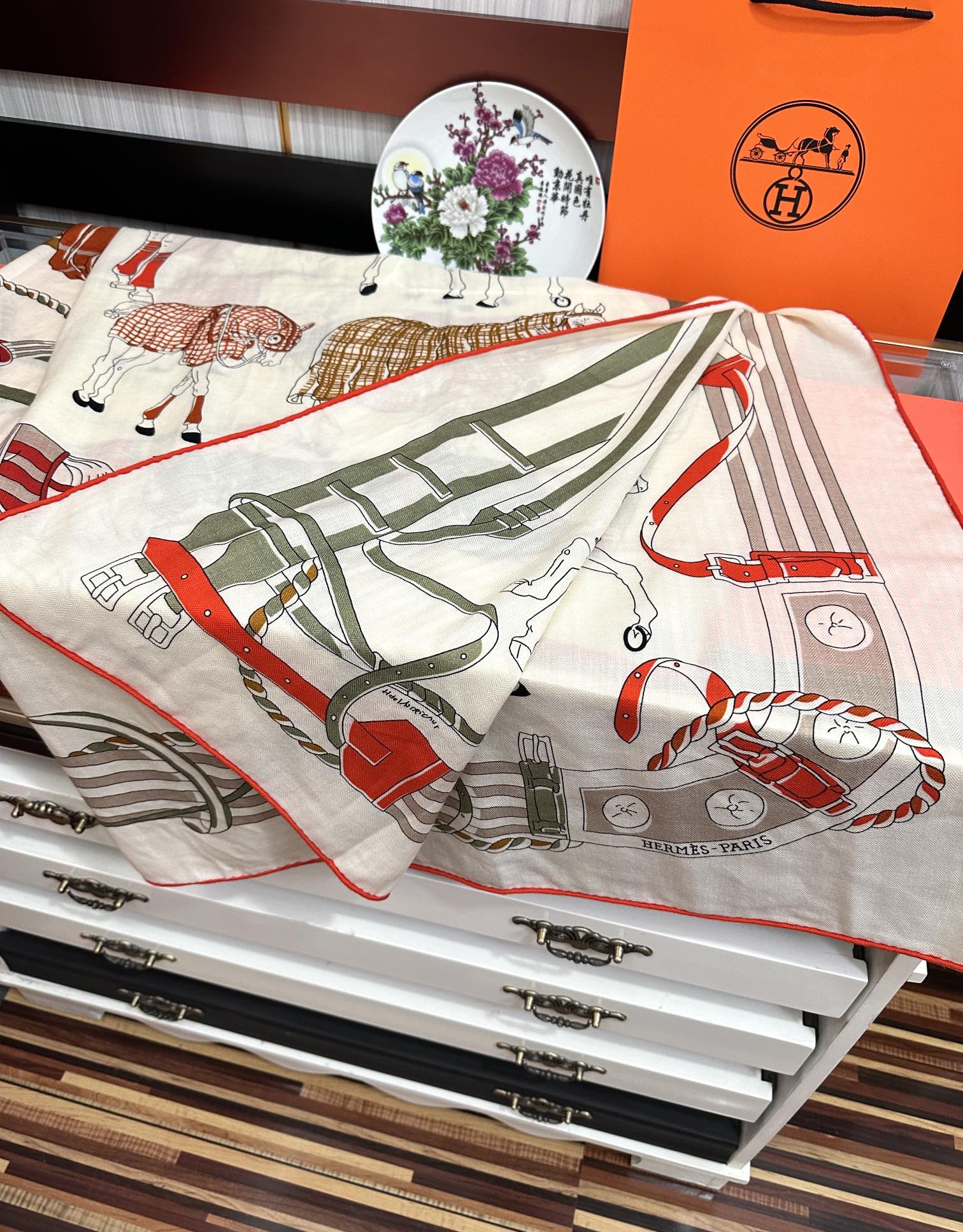 。爱马仕2025秋冬新款[爱心]新一季丝巾采购清单估计各位养马人们已经列好了[太阳]我就不推荐了回头分享