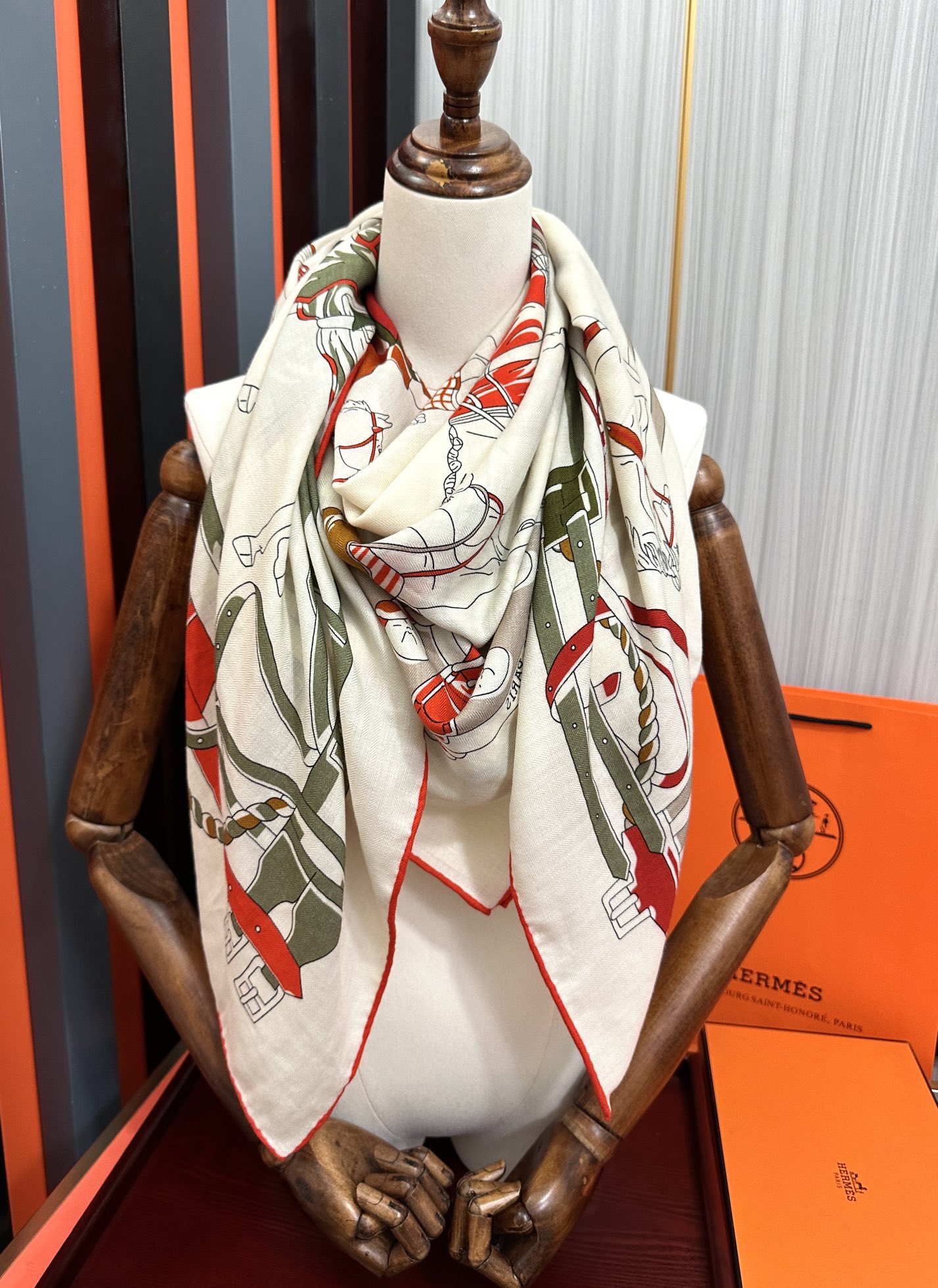 。爱马仕2025秋冬新款[爱心]新一季丝巾采购清单估计各位养马人们已经列好了[太阳]我就不推荐了回头分享