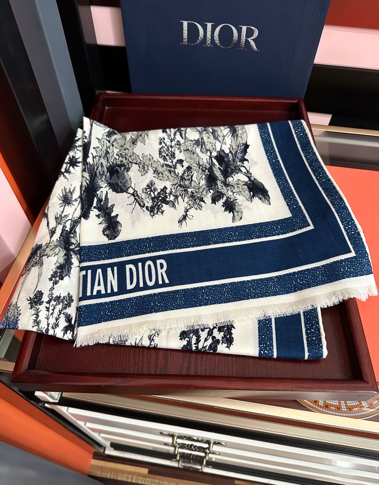 新款 迪奥。双面同色【植物丛林】大自然景象[吃瓜]下手一定要快[嘴唇]四季都可以用[勾引]真心美的让人非