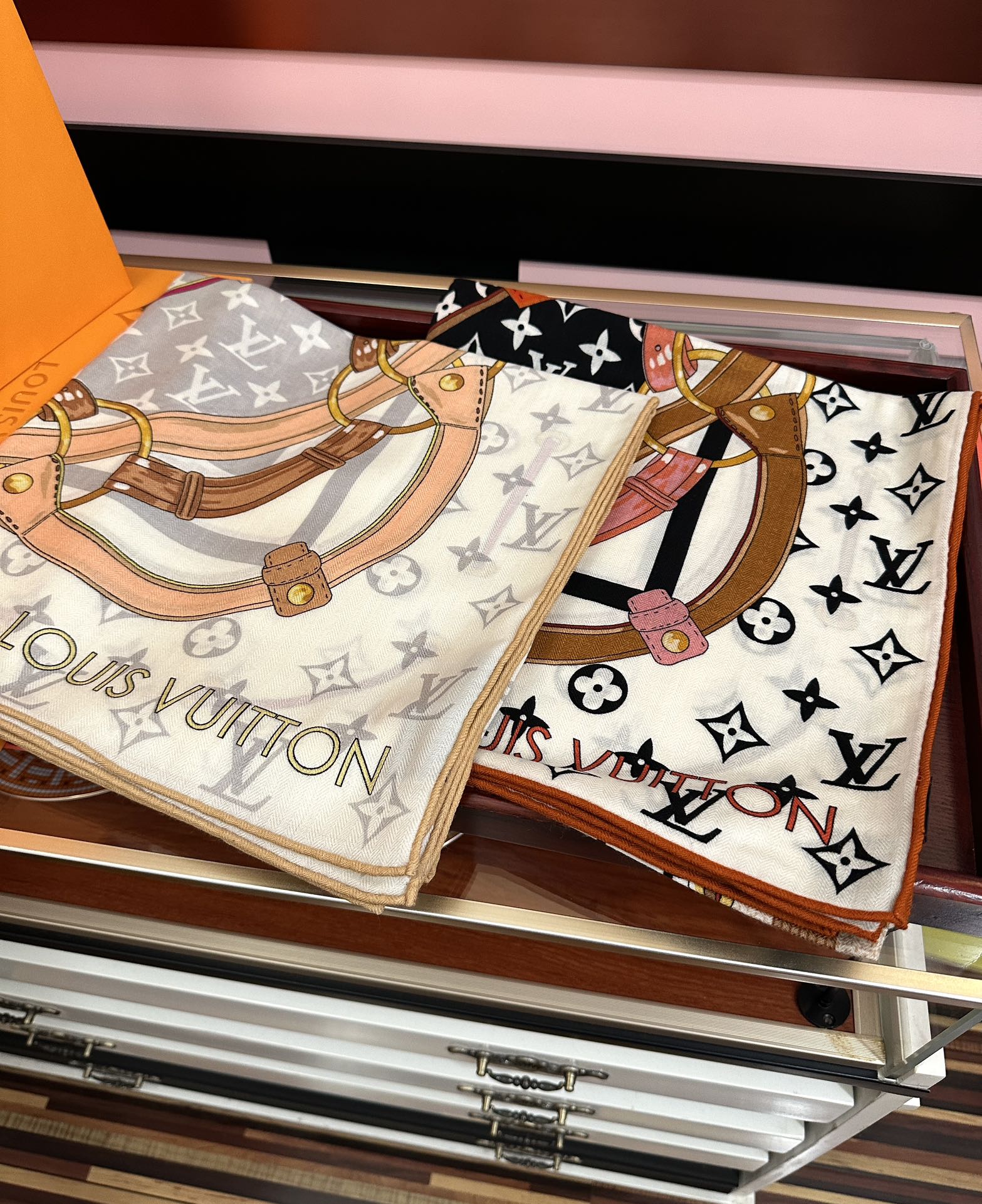 ❤️上新 太好看了 L v 高品质 2025顶级设计 ZG同步【双面同色】经典优雅[礼物]~气质到骨子里