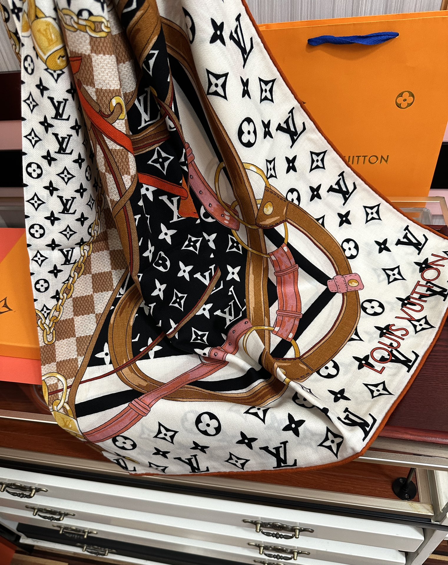 ❤️上新 太好看了 L v 高品质 2025顶级设计 ZG同步【双面同色】经典优雅[礼物]~气质到骨子里