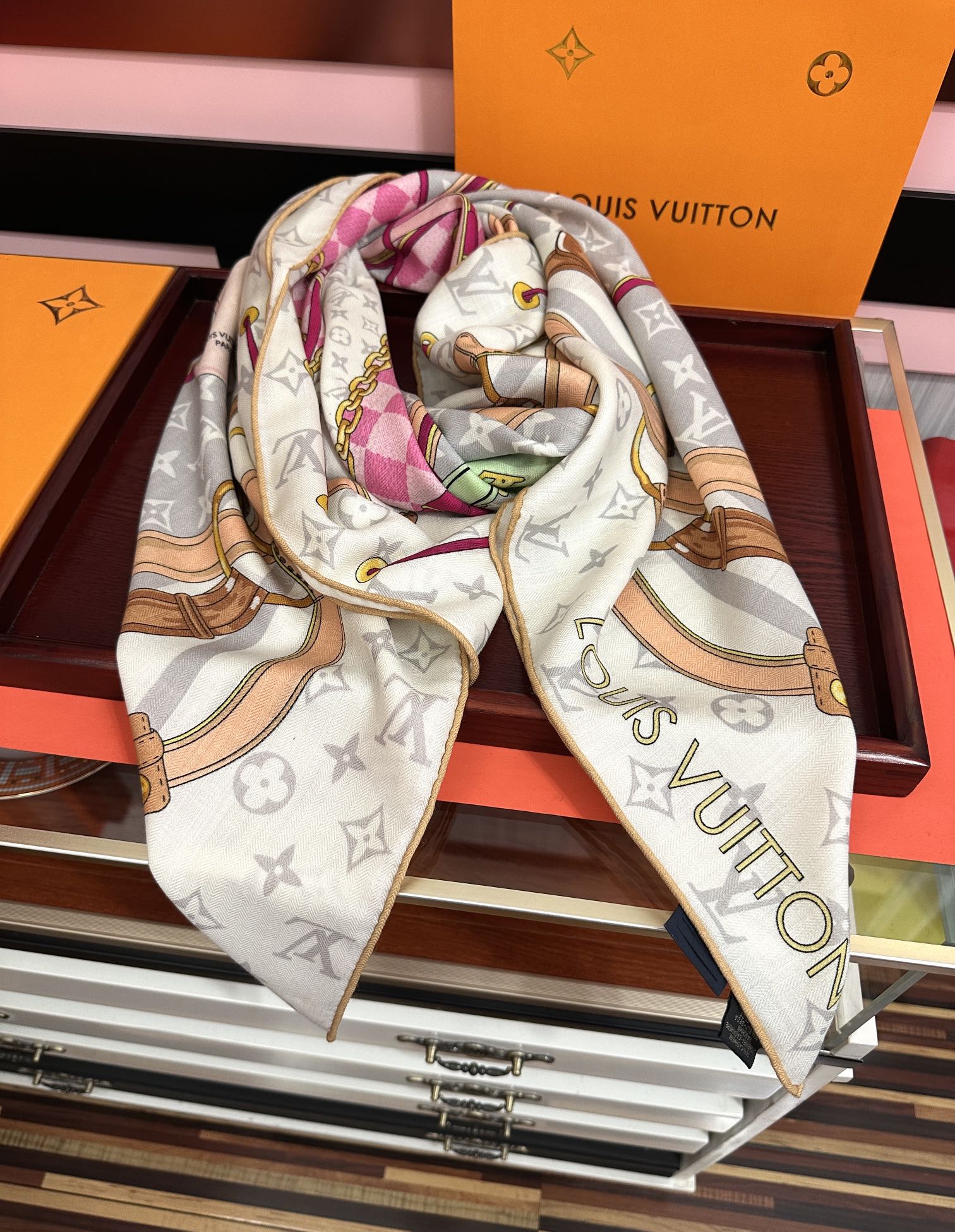 ❤️上新 太好看了 L v 高品质 2025顶级设计 ZG同步【双面同色】经典优雅[礼物]~气质到骨子里