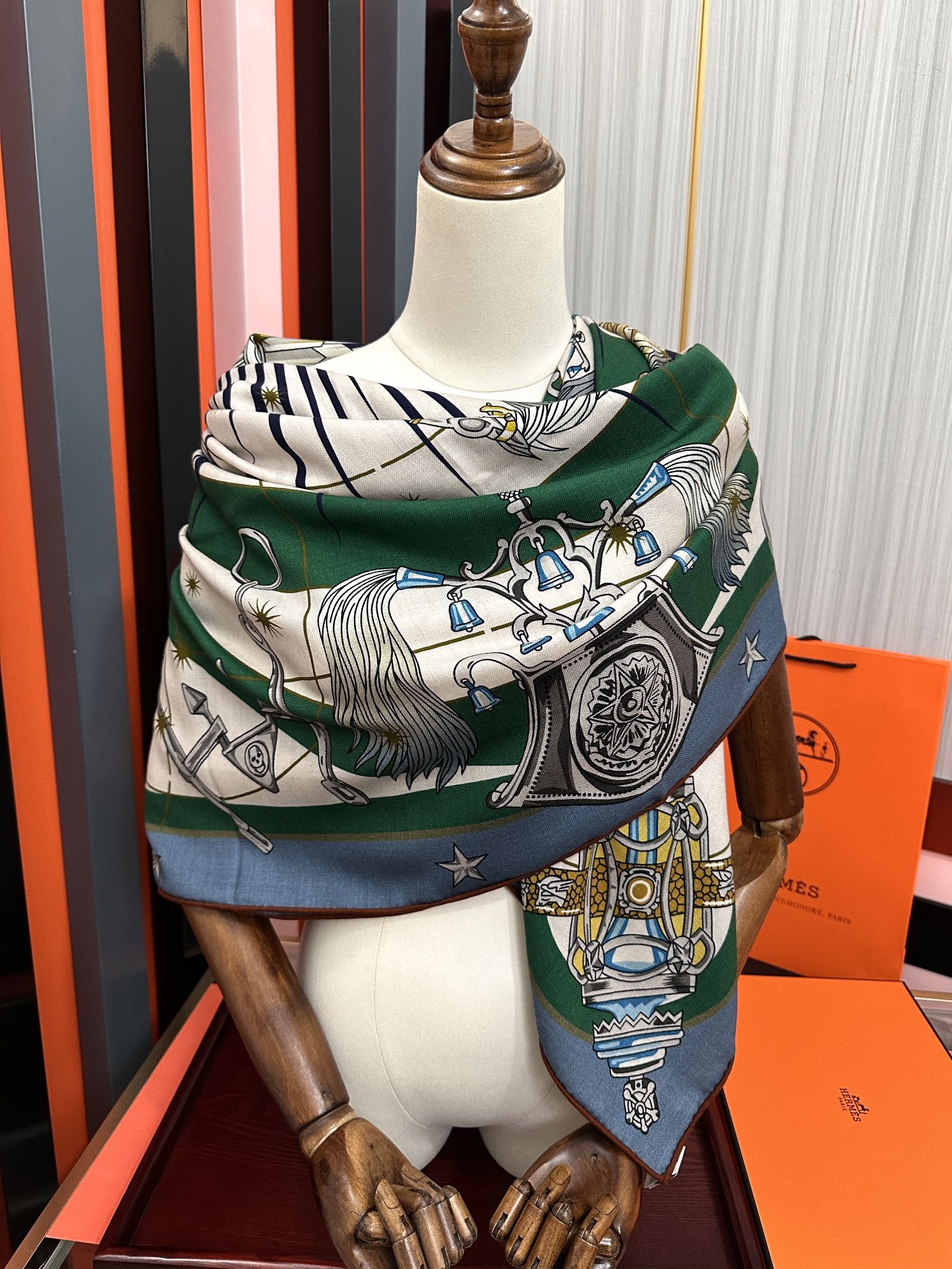 。新款 爱马仕 官网同步【星辰合唱曲】2025秋冬新款[爱心]新一季丝巾采购清单估计各位养马人们已经列好