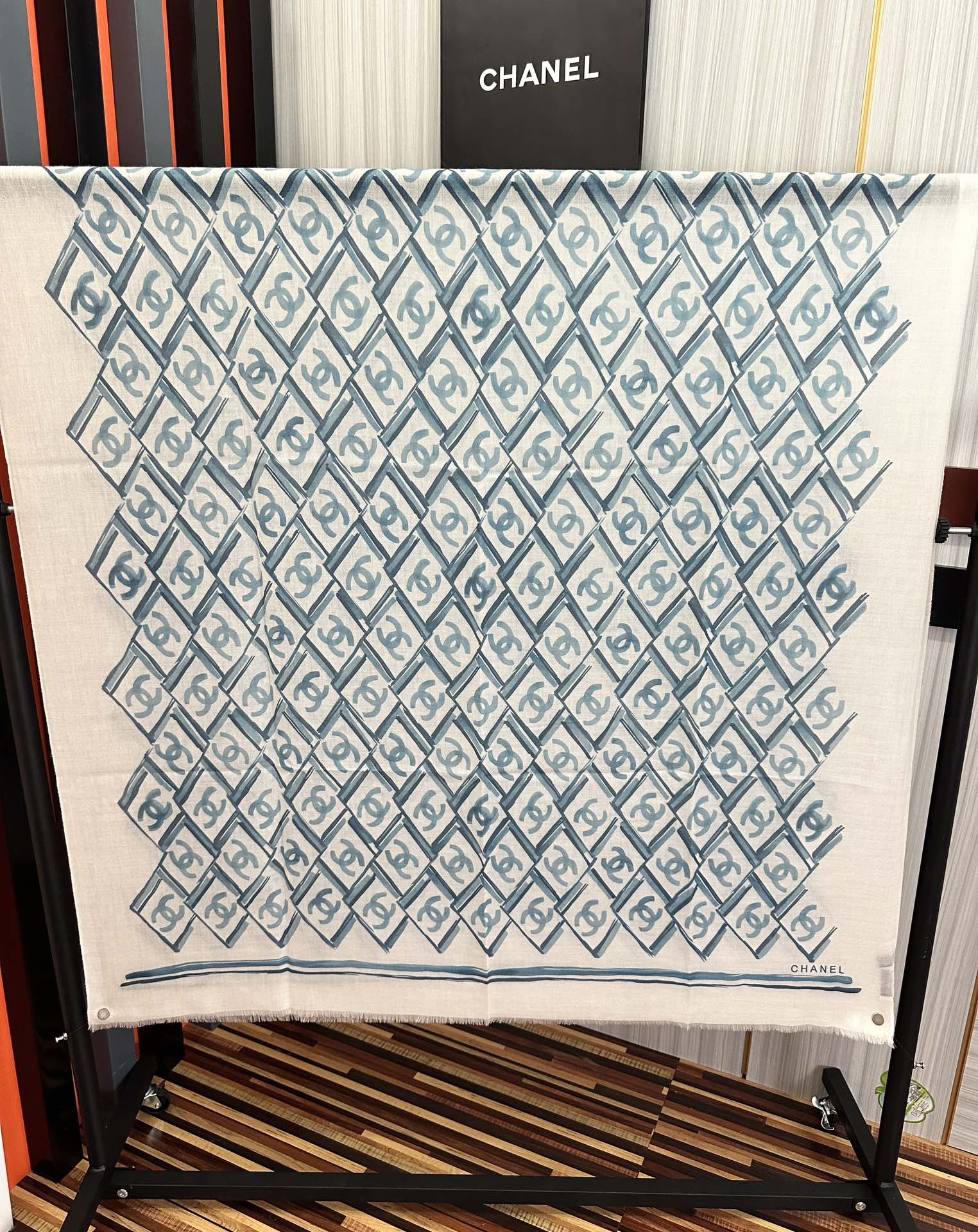 新款 小香2025最新款[爱心]真心赞👍【双c羊绒长巾】😘💍实物真心美 🎀披肩配以印花💓💃🏻无论设计喷绘