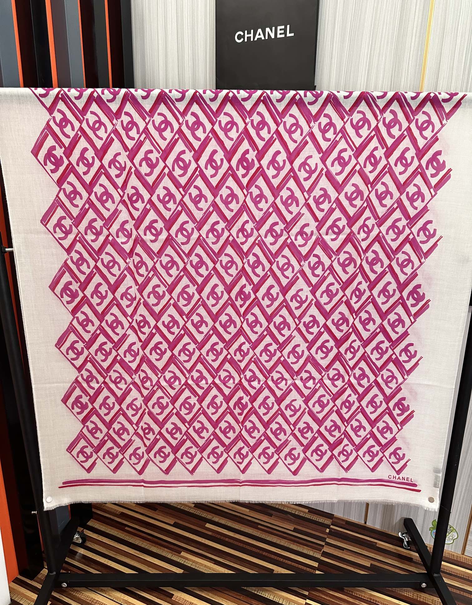 新款 小香2025最新款[爱心]真心赞👍【双c羊绒长巾】😘💍实物真心美 🎀披肩配以印花💓💃🏻无论设计喷绘