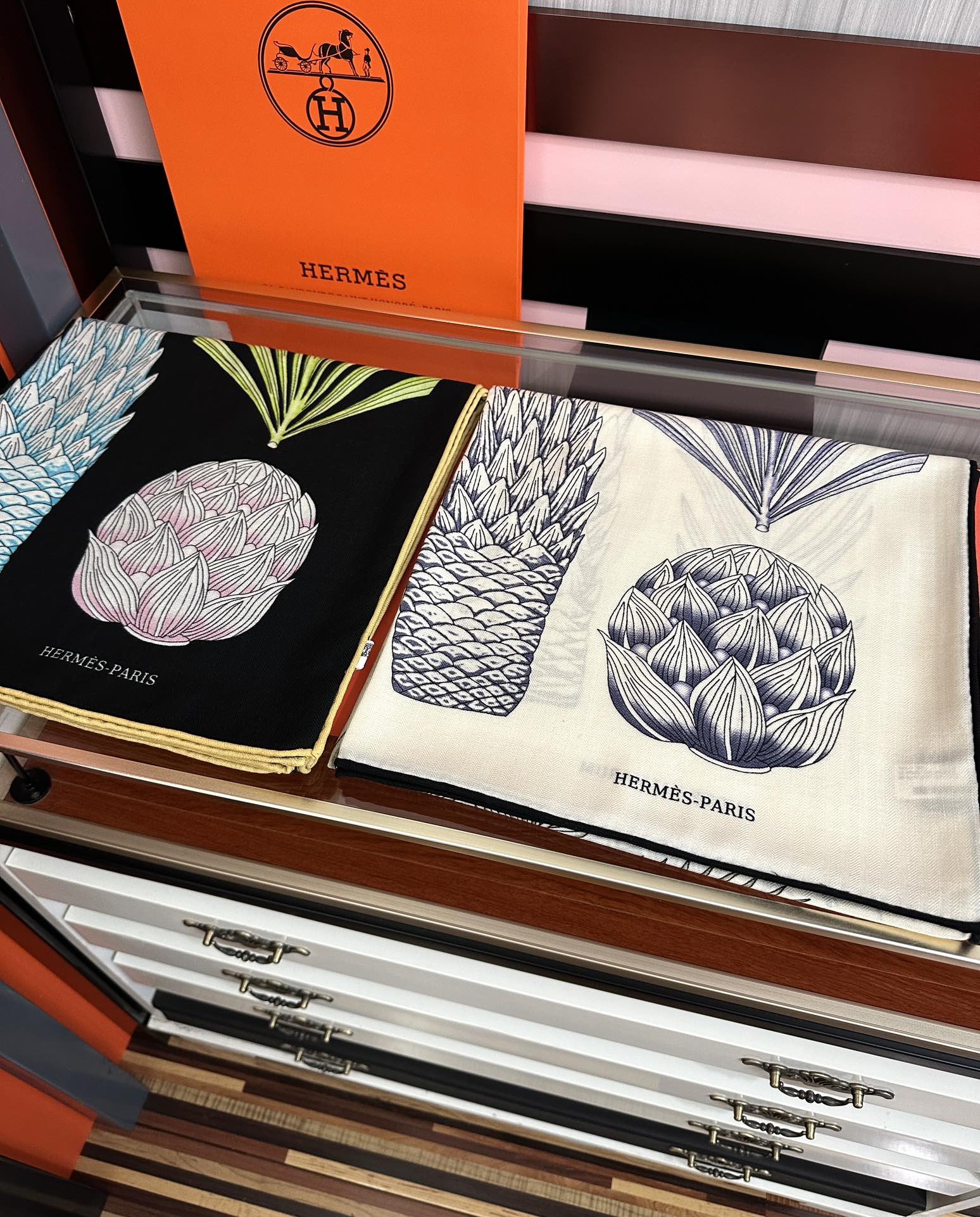 新款。2010爱马仕 ZG同步【菠萝🍍图案】[太阳]我就不推荐了回头分享一下部分复刻款的老款信息资料供大