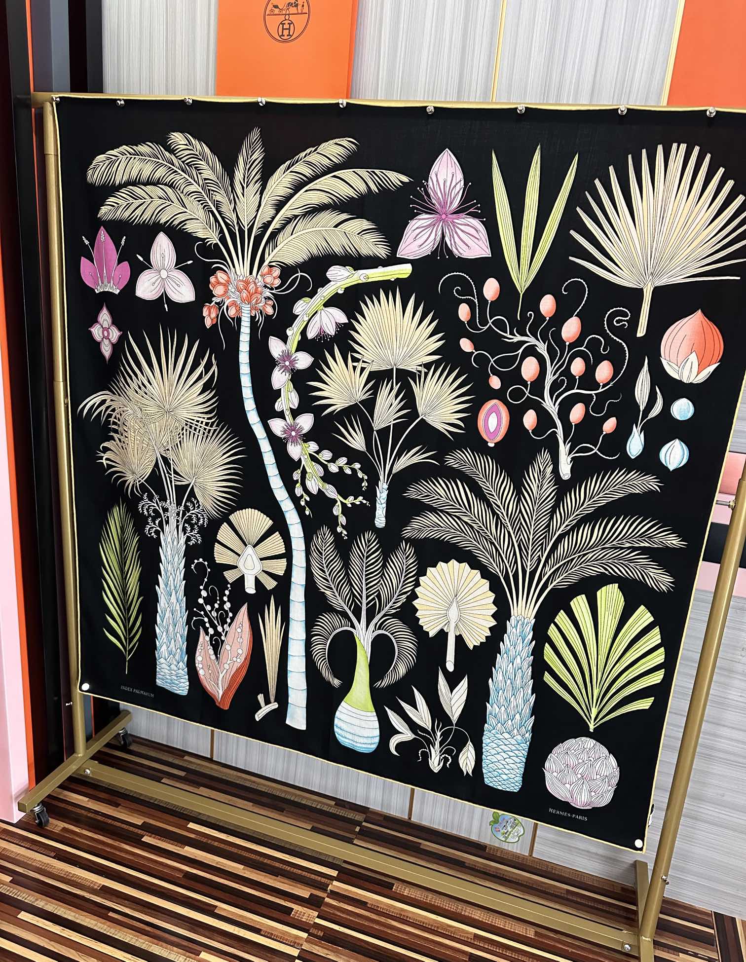 新款。2010爱马仕 ZG同步【菠萝🍍图案】[太阳]我就不推荐了回头分享一下部分复刻款的老款信息资料供大