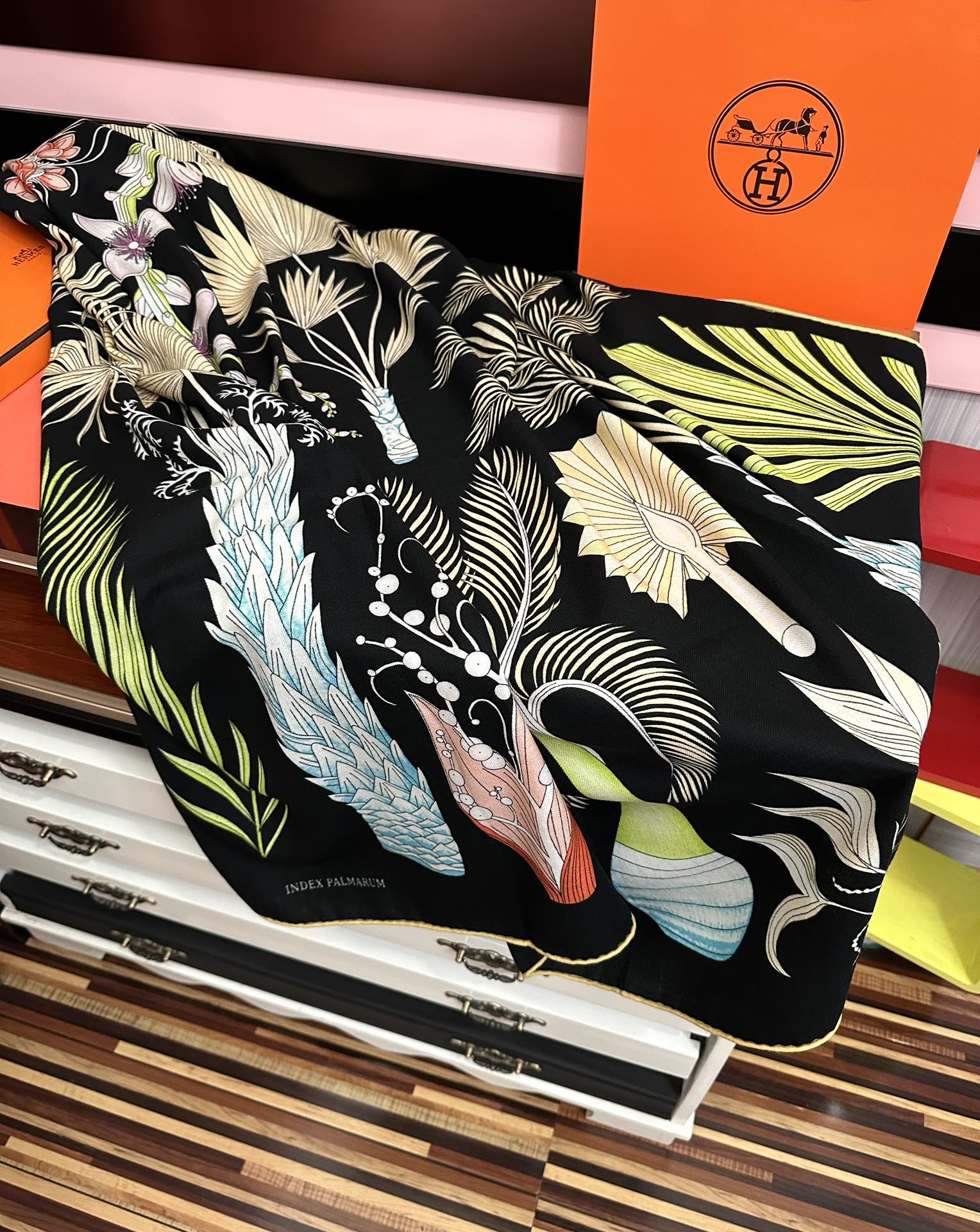 新款。2010爱马仕 ZG同步【菠萝🍍图案】[太阳]我就不推荐了回头分享一下部分复刻款的老款信息资料供大