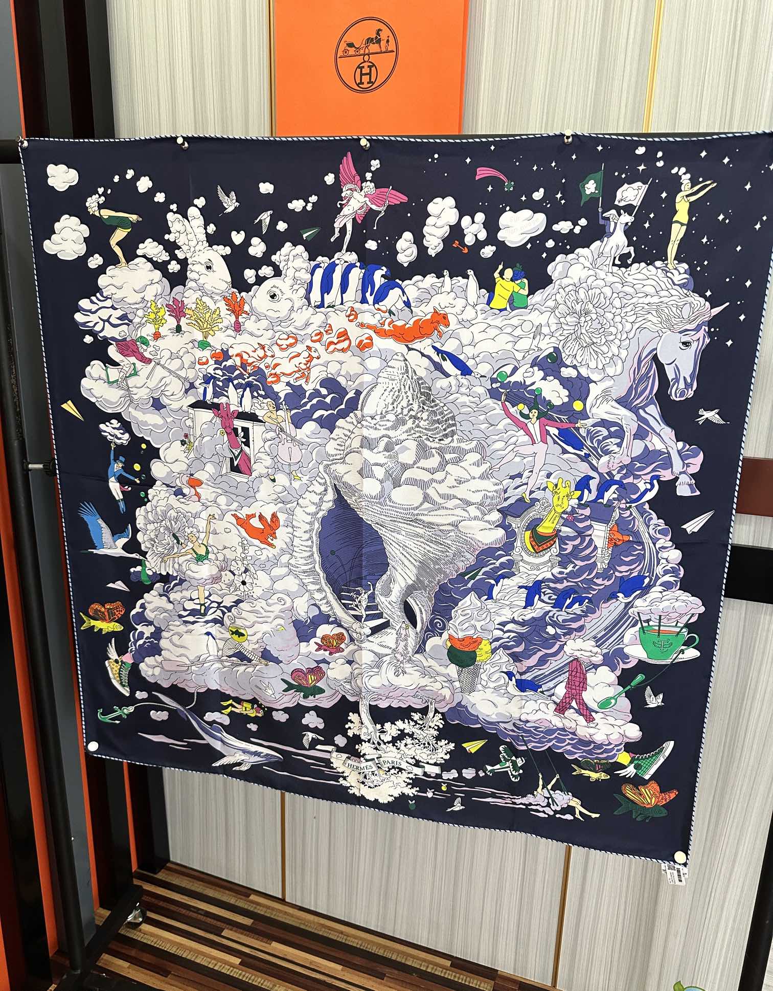 高版本2025𝐇𝐞𝐫𝐦𝐞𝐬 。《我的云间万象》设计犹如梦幻的邀约[庆祝]这条丝巾充满了童趣[發]富有想象