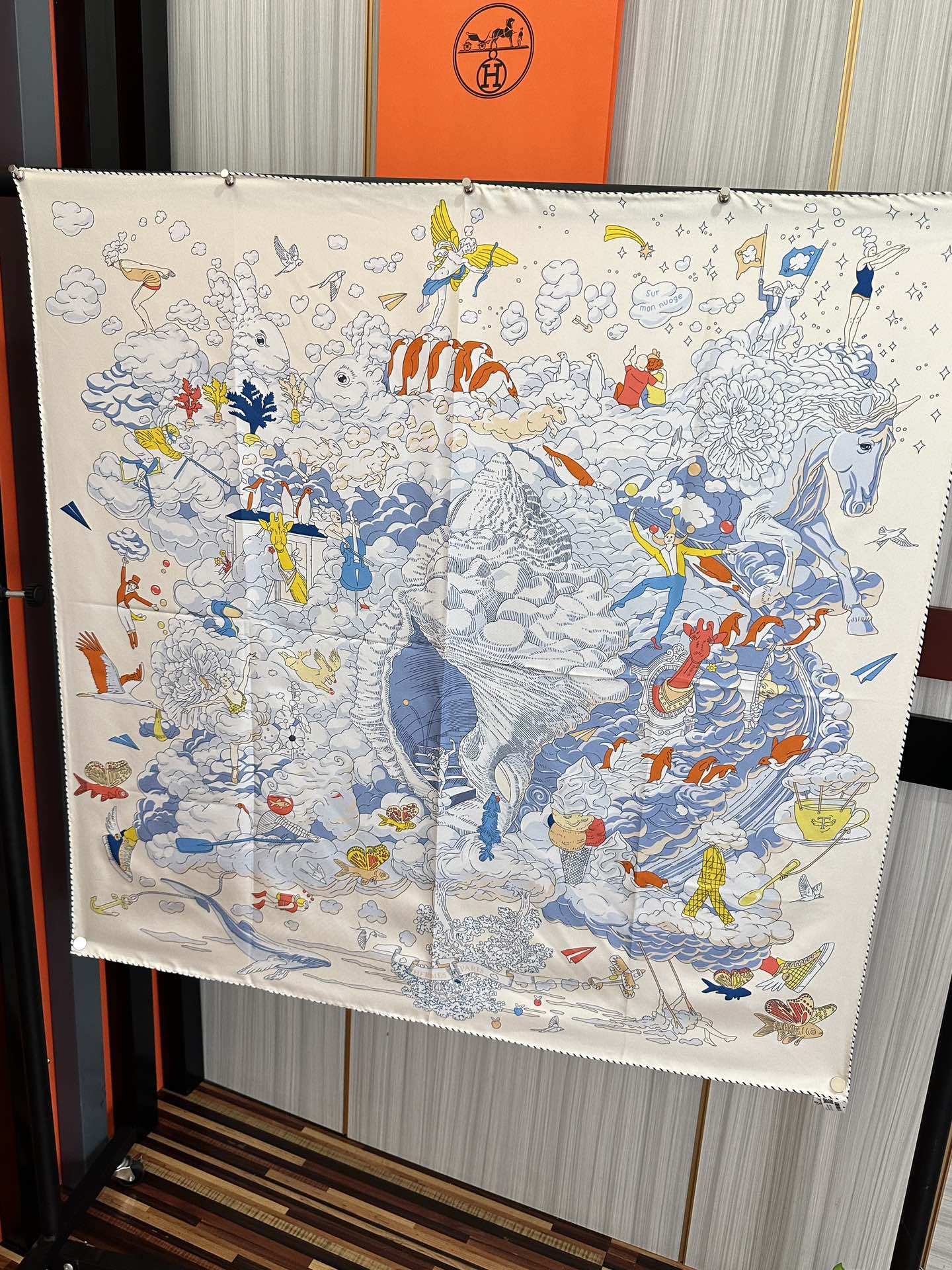 高版本2025𝐇𝐞𝐫𝐦𝐞𝐬 。《我的云间万象》设计犹如梦幻的邀约[庆祝]这条丝巾充满了童趣[發]富有想象