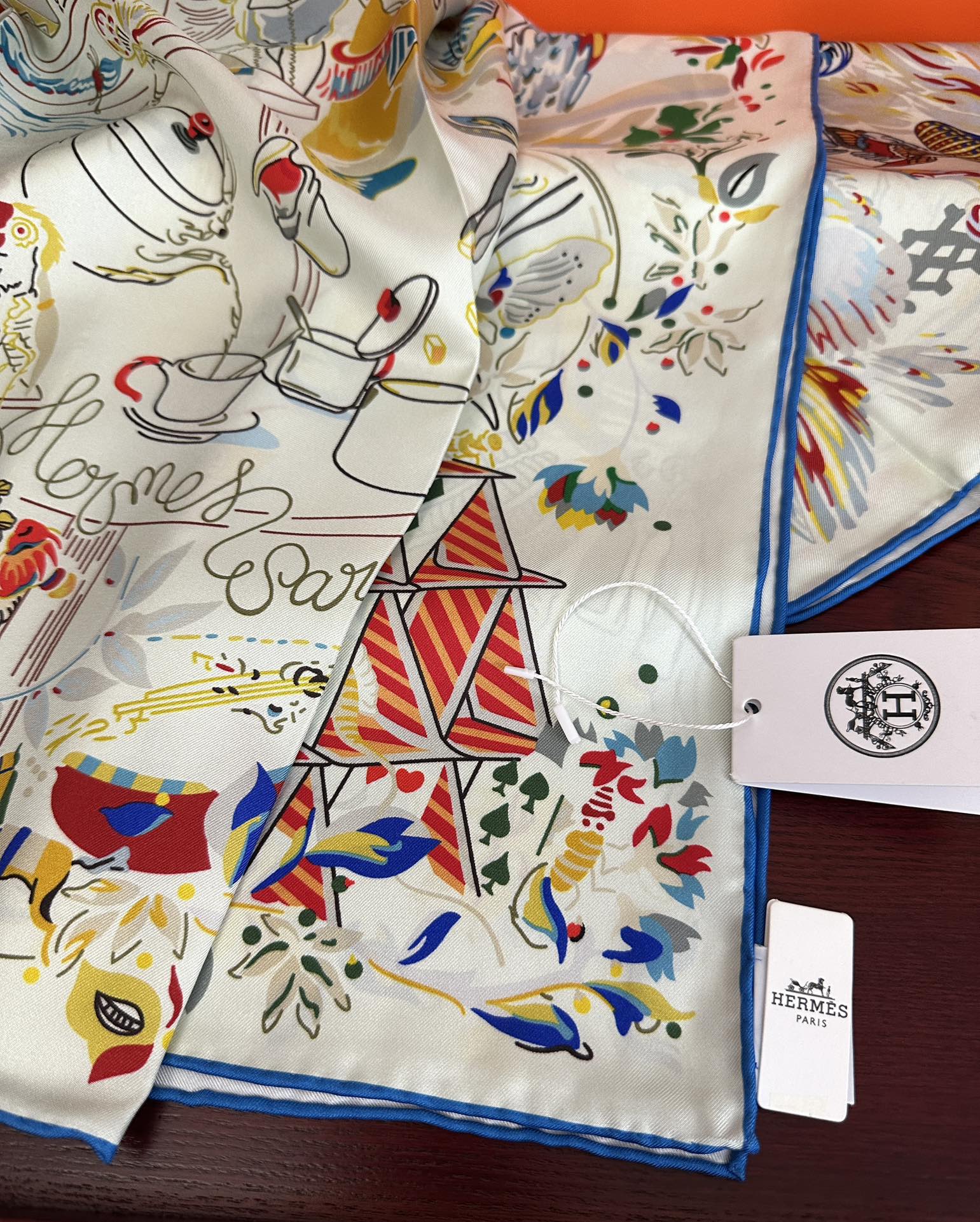 。高版本 爱马仕 官网同步【埃米尔奇幻之夜 】设计师：Virginie 夜幕降临在圣奥诺雷街（rue d