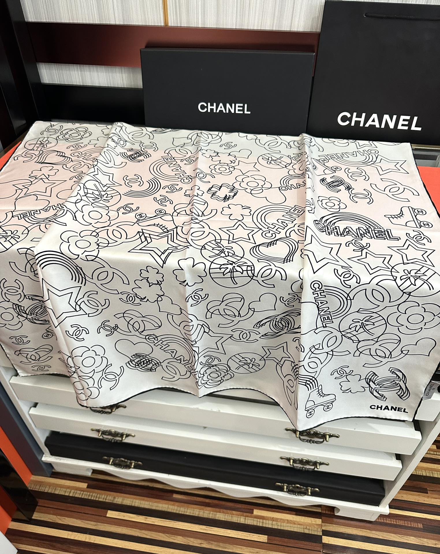 。香奈儿 专柜同步【双面同色】重磅推荐[色]真的超级爱的款式❤️Love,真情永在[得意]一条印有cha