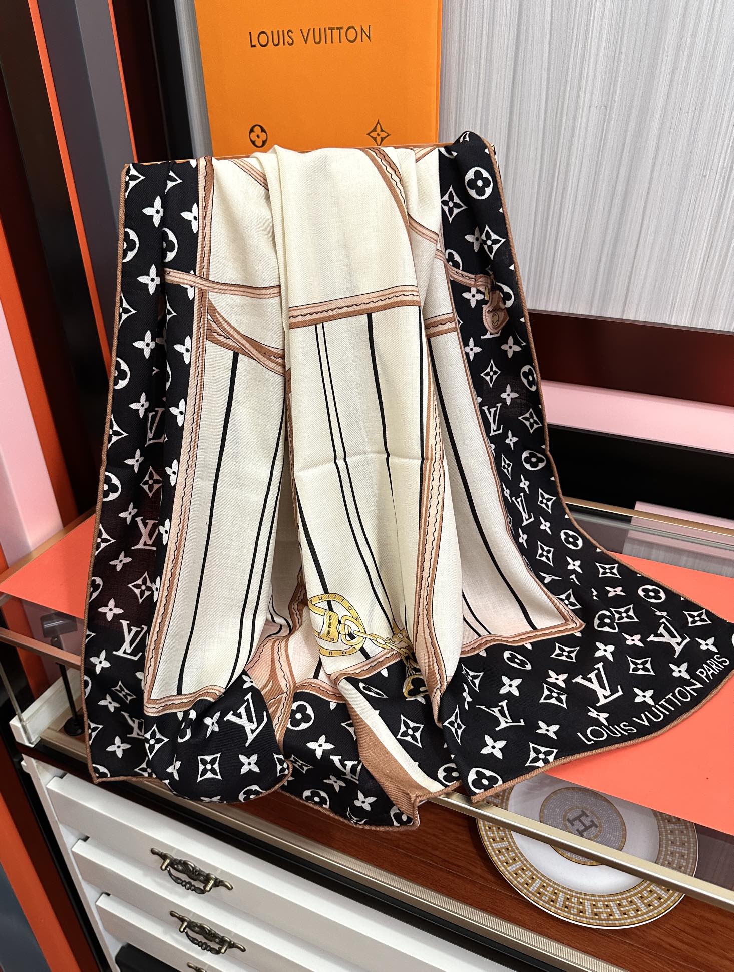 新款❤️LV 2025【双面同色】经典优雅[礼物]~气质到骨子里[色]新一季的面料超高级，真心超级柔软，