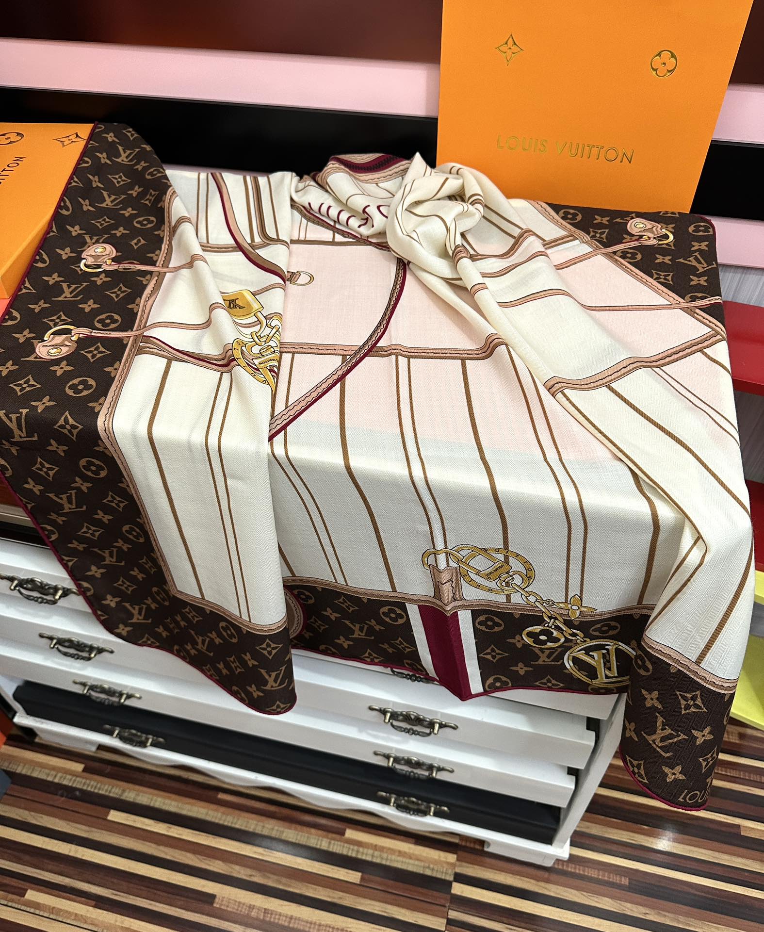 新款❤️LV 2025【双面同色】经典优雅[礼物]~气质到骨子里[色]新一季的面料超高级，真心超级柔软，