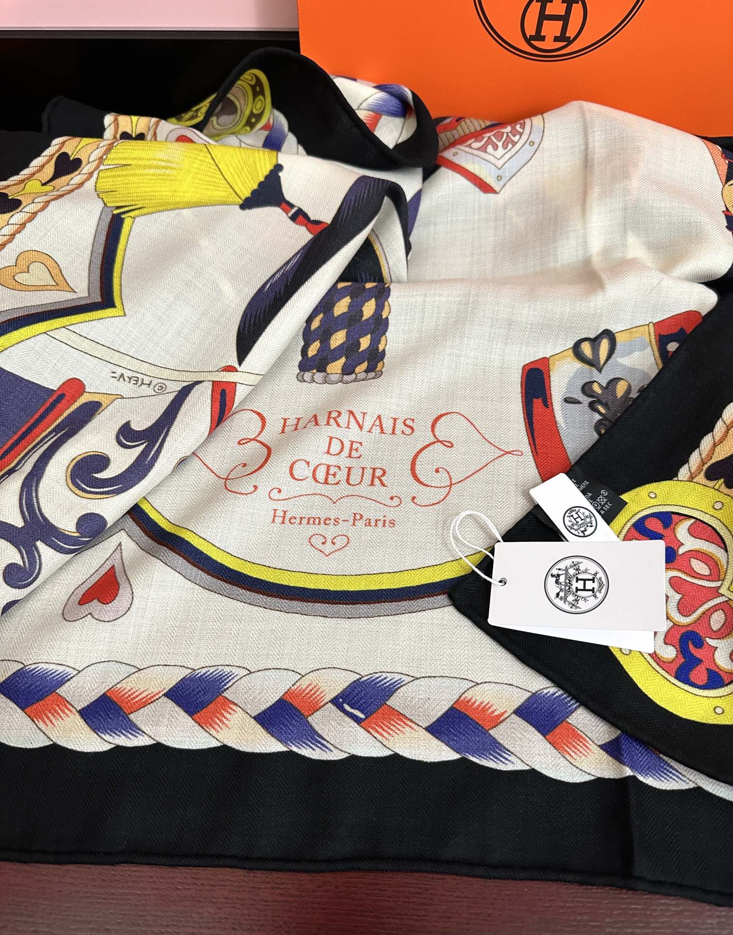 。上新 爱马仕【骏马奔腾】ZG同步 秋冬新款[爱心]新一季丝巾采购清单估计各位养马人们已经列好了[太阳]