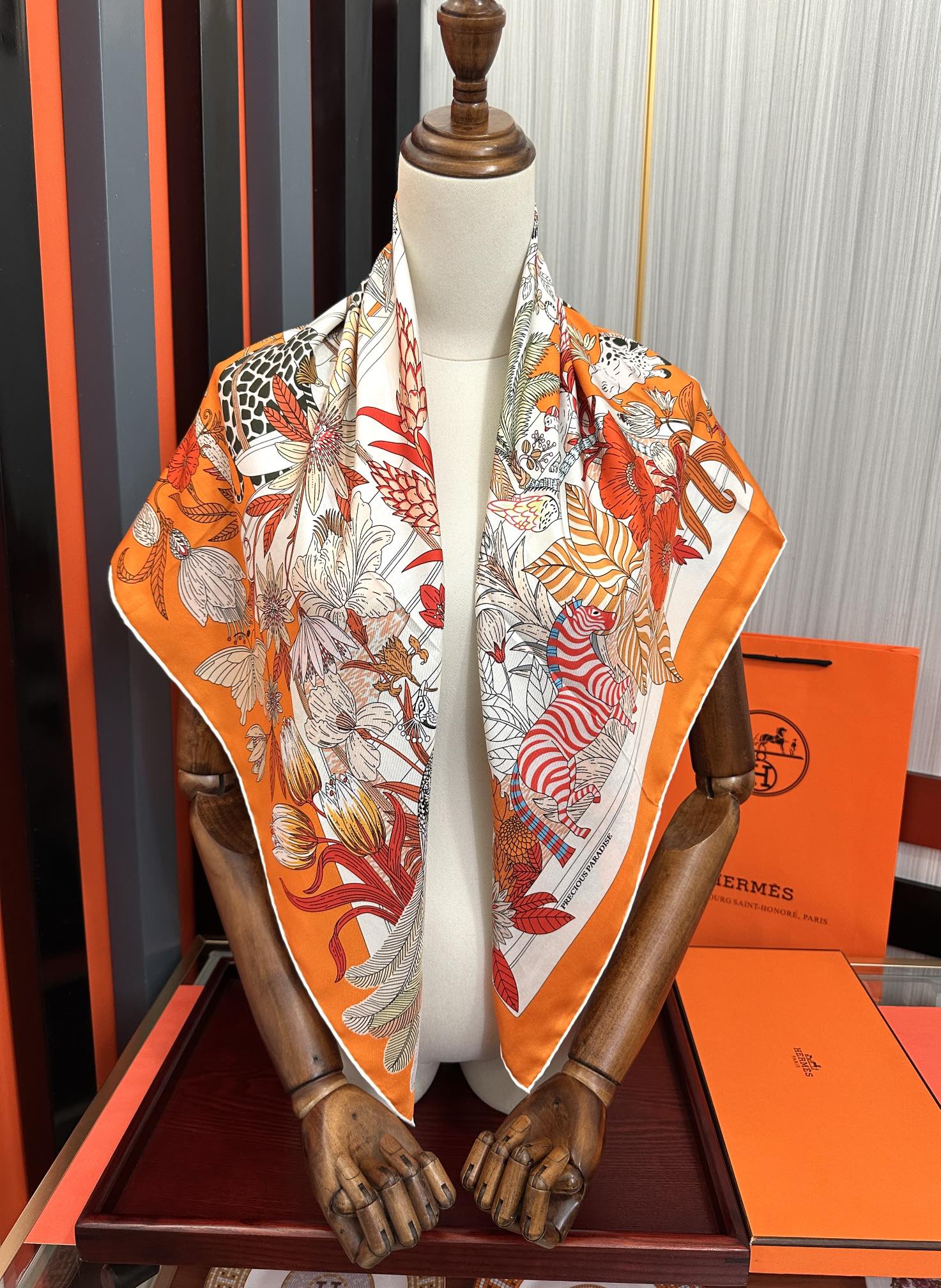 高版本。HERMES 【珍奇乐园】[太阳]精致卷边[嘴唇]品质感很显好[得意]好搭到上瘾的丝巾[色]带着