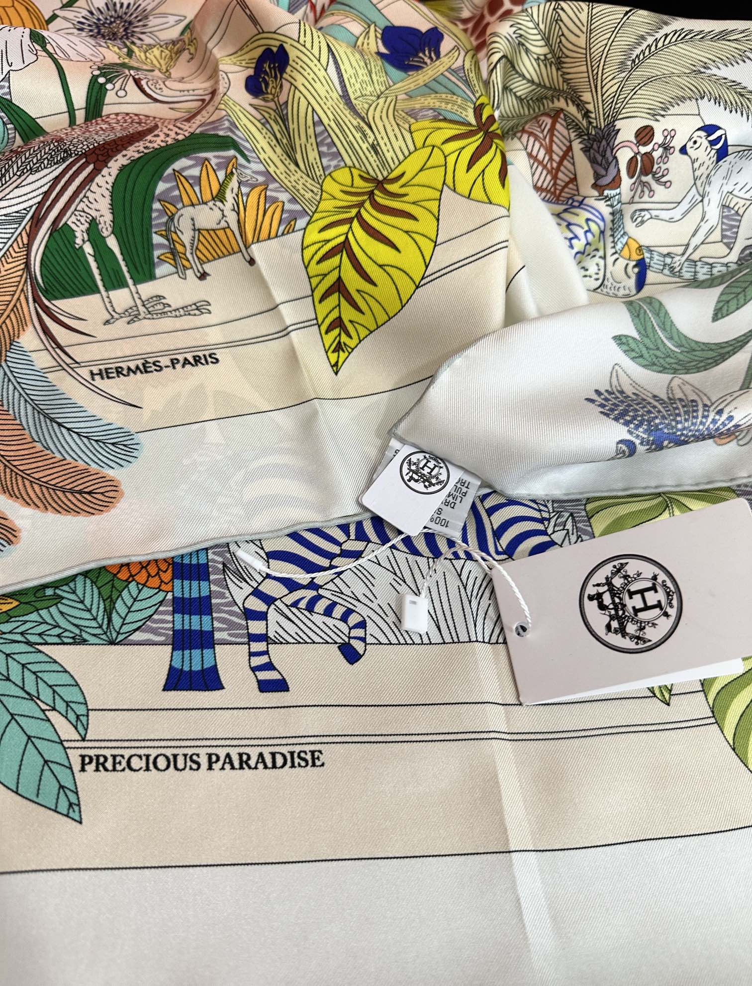 高版本。HERMES 【珍奇乐园】[太阳]精致卷边[嘴唇]品质感很显好[得意]好搭到上瘾的丝巾[色]带着