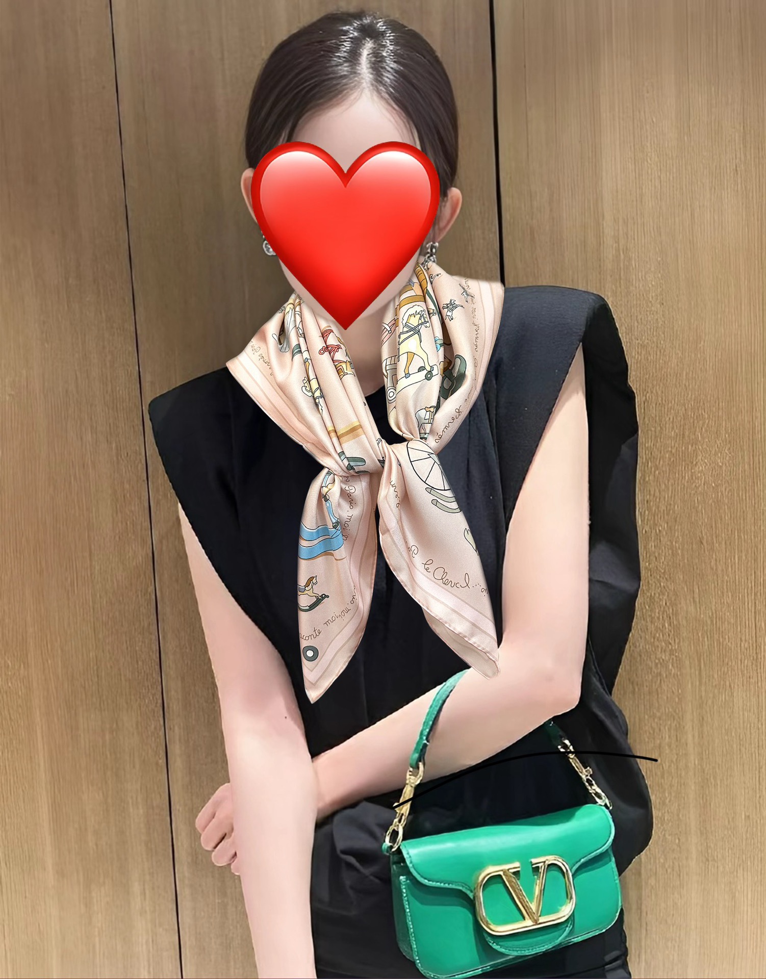 。高品质 爱马仕 【策马奔腾】官网同步 90方巾 创作渊源在比利时的圣吉尔区[嘴唇]建筑师维克多•霍塔 