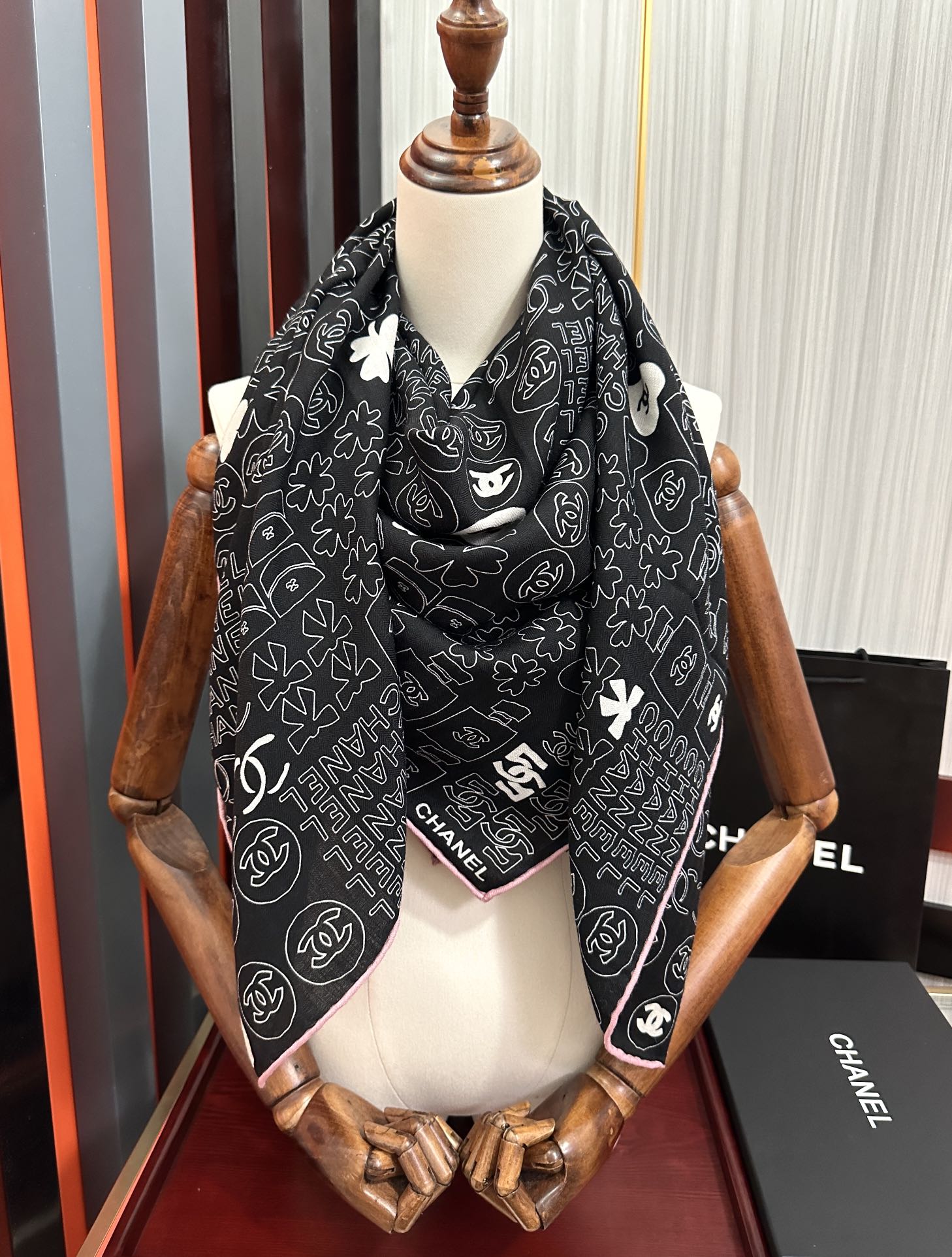 上新❤️香奈儿2025 【双面同色】经典茶花优雅Coco风[礼物]~气质到骨子里[色]香奶奶新一季的面料