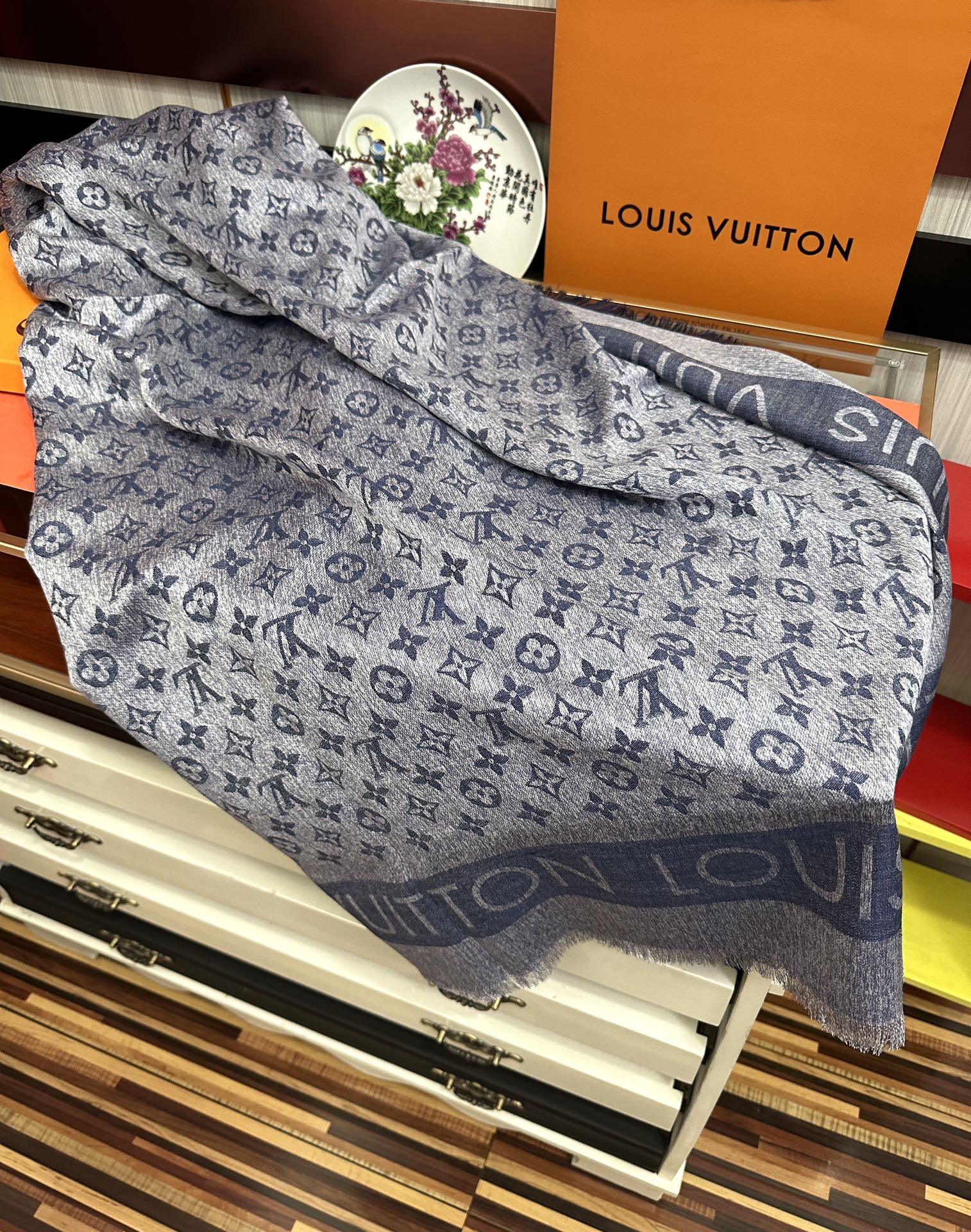 🔥最新款LV重磅推荐太美了[得意]，永不过时，好货不怕晚，经典款L家人手必备一条最最经典款💪🏻💪🏻采用暗