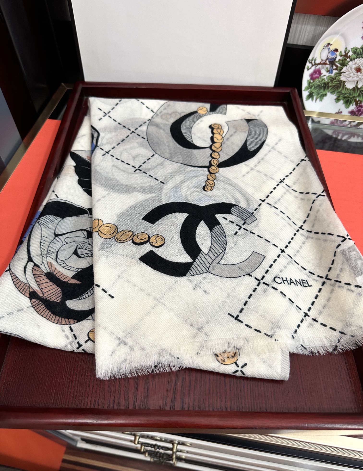 🔥上新 小香2025最新款、太美到心动😘【花朵🌼双c羊绒长巾】实物真心美 🎀披肩配以印花💓无论设计喷绘都