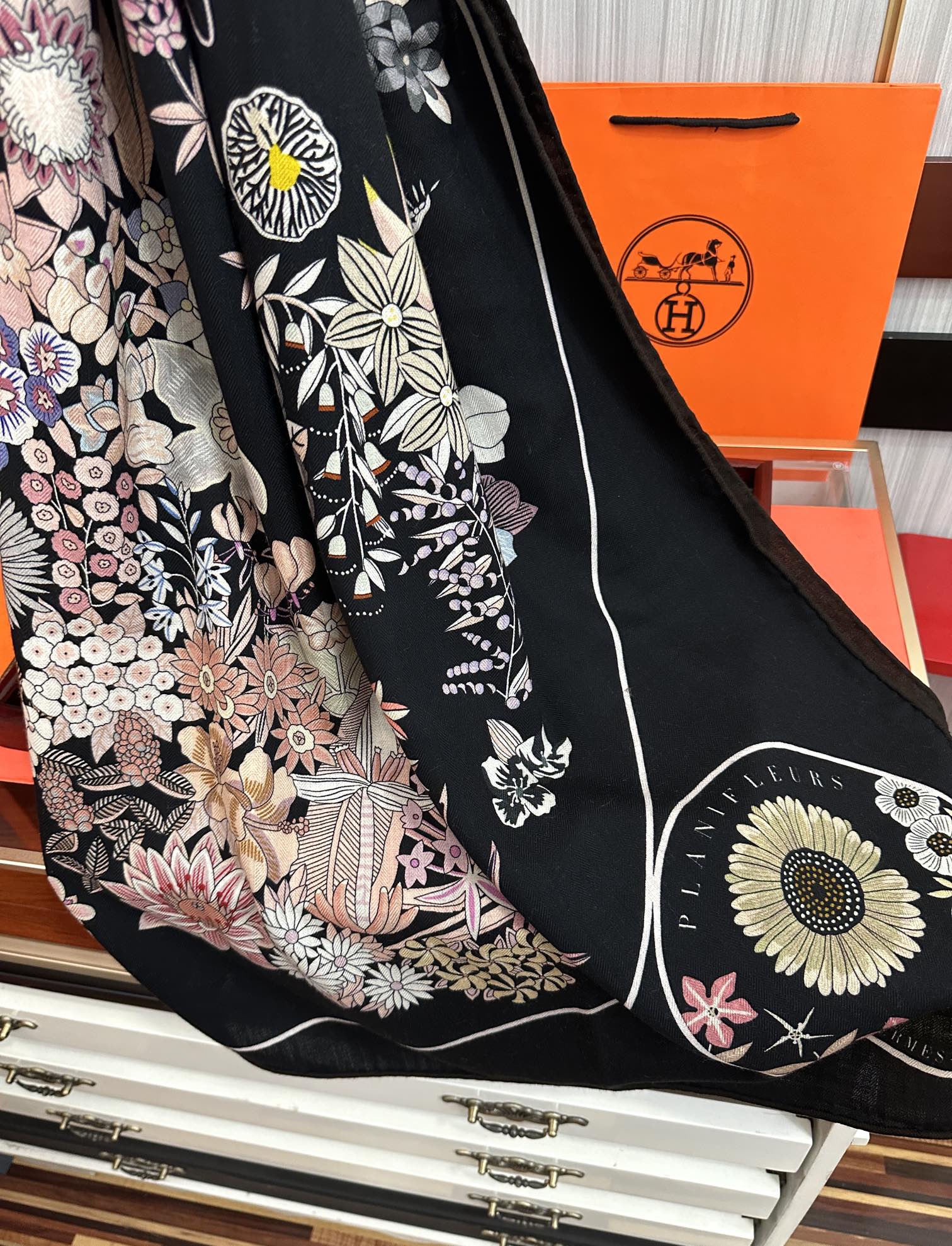 上新❤️爱马仕2025 经典优雅[礼物]~气质到骨子里[色]新一季的面料超高级，真心超级柔软，丝丝顺滑[